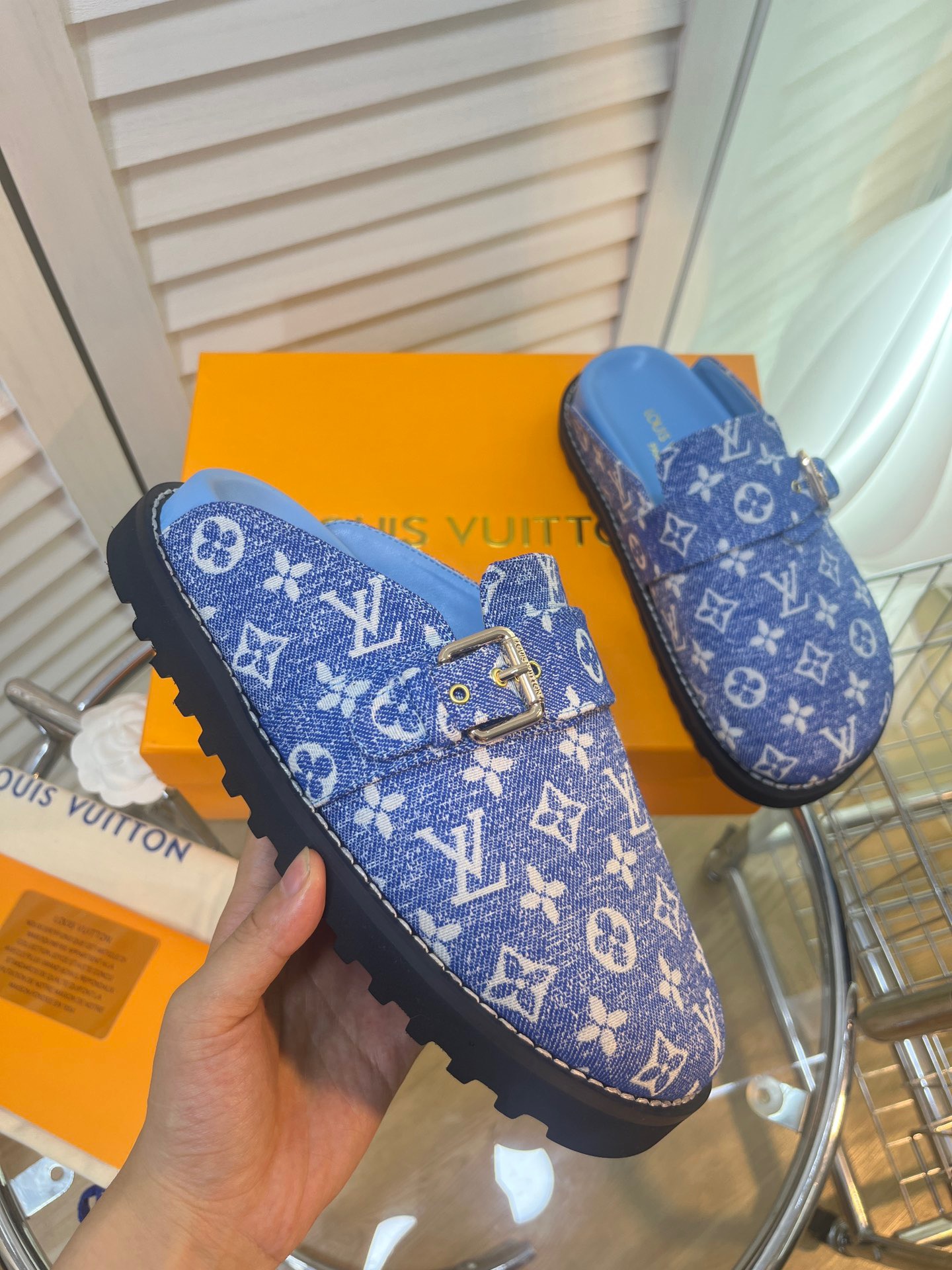 LV COSY COMFORT flat sandals