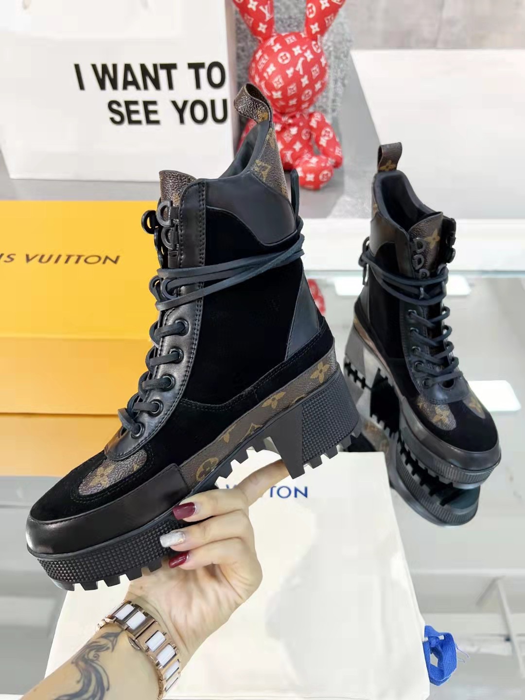 LV Laureate sand boots