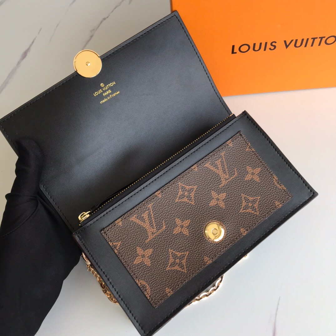 LV A four-leaf clover purse