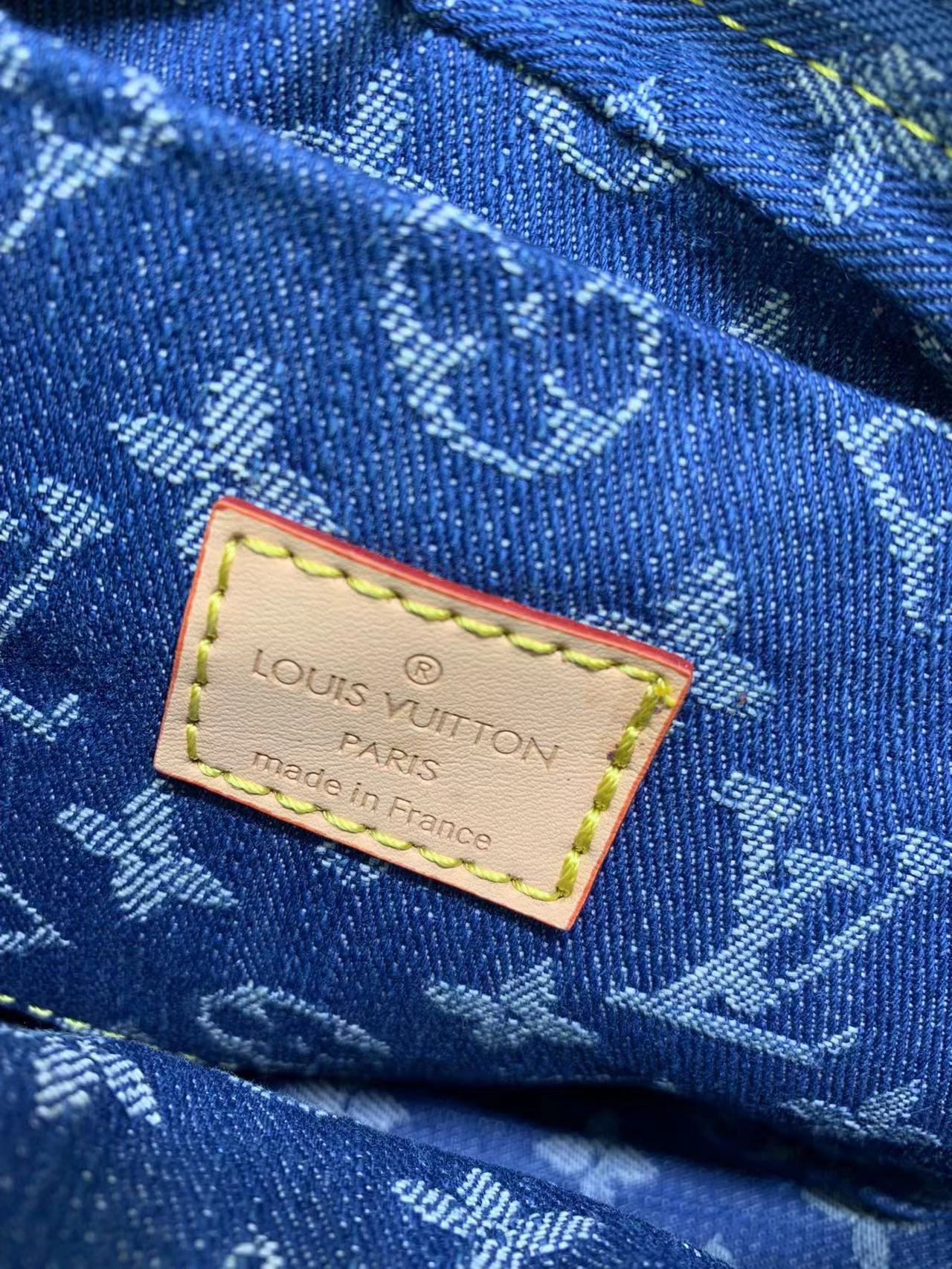 LV CROISSANT Handbag