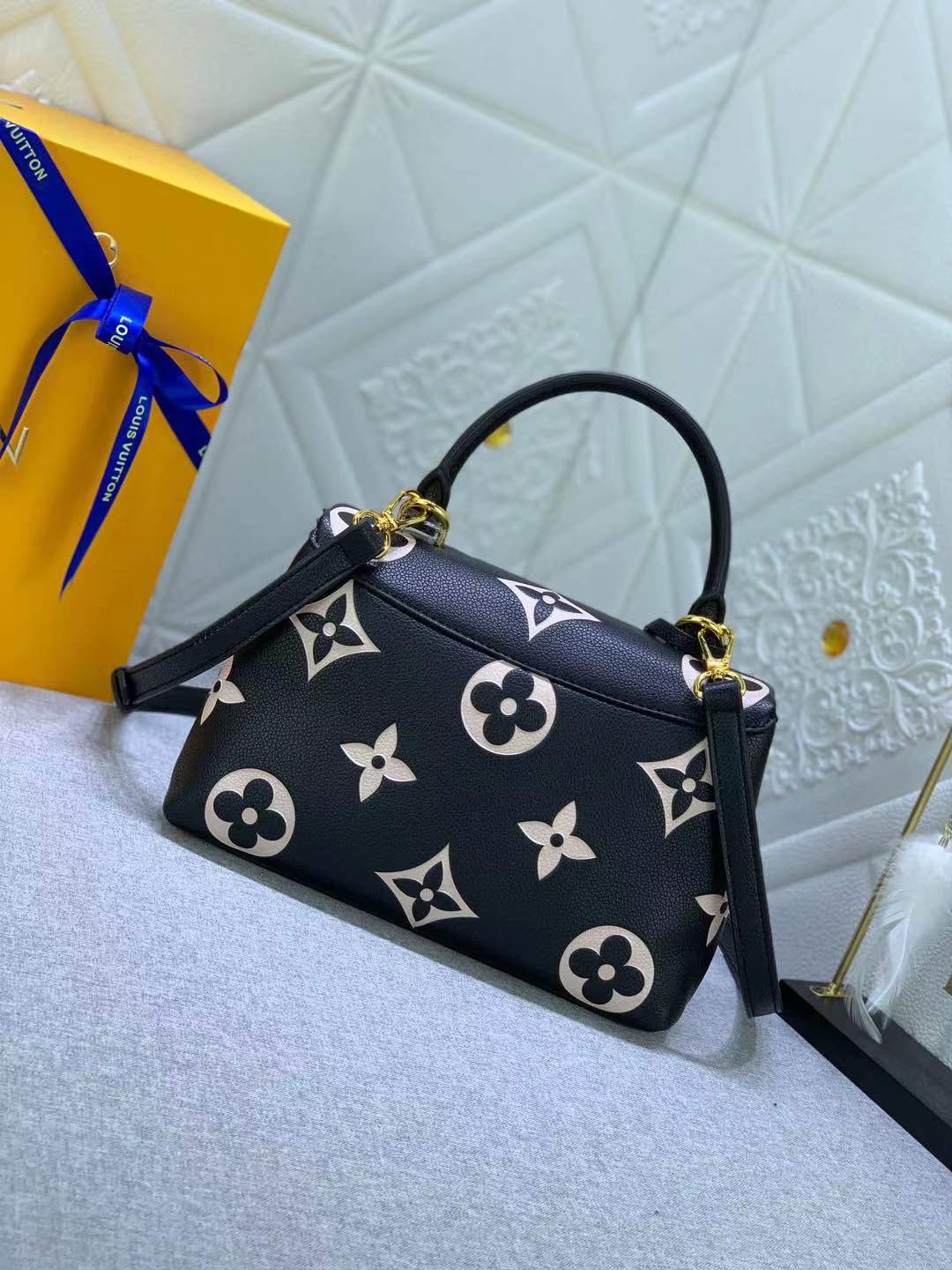 LV MADELEINE Handbag