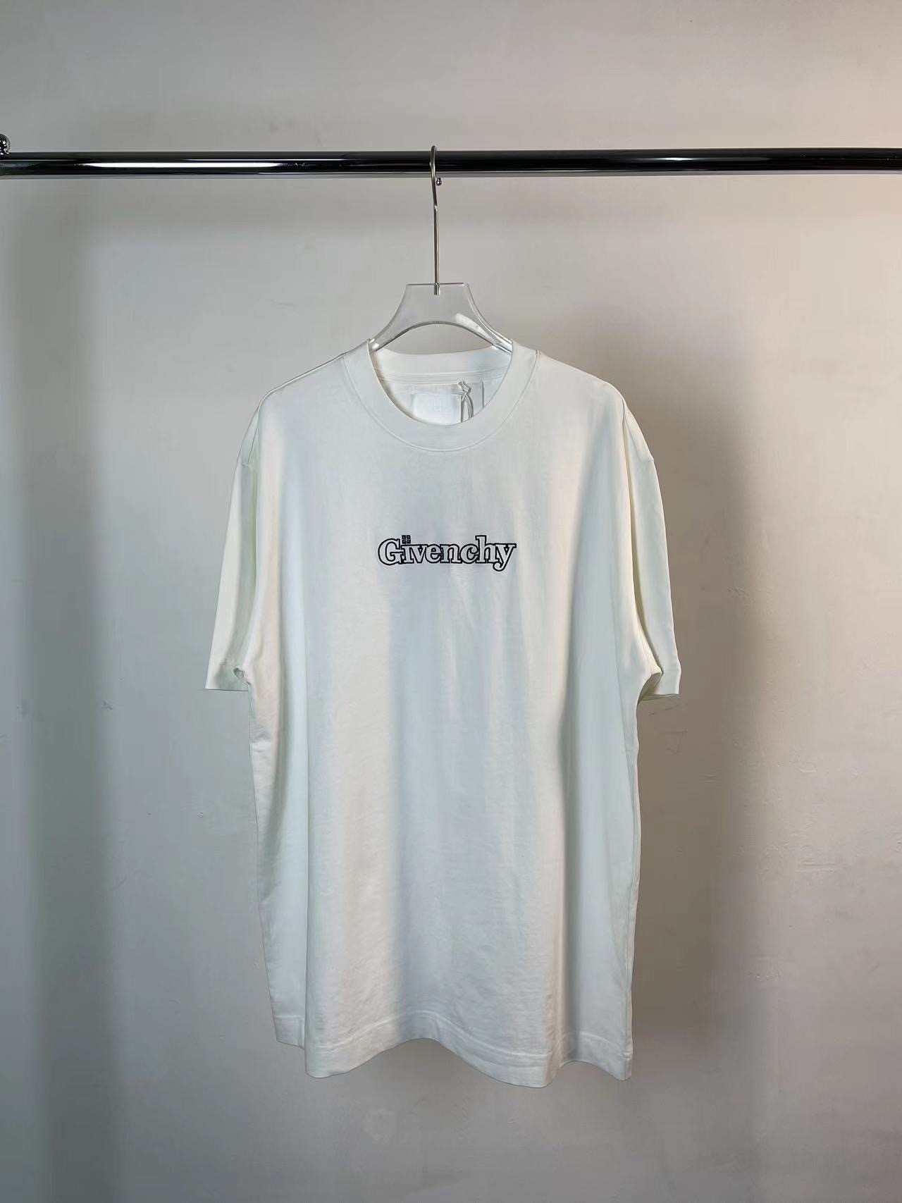 GIVENCHY T shirt