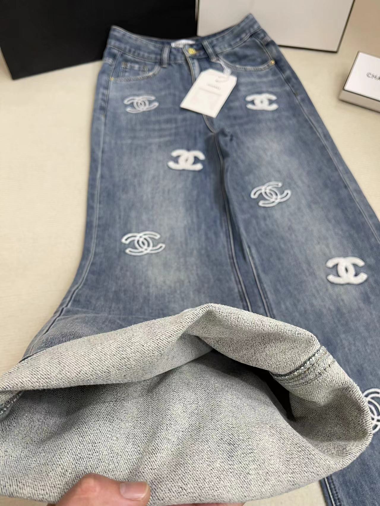 CHANEL jeans