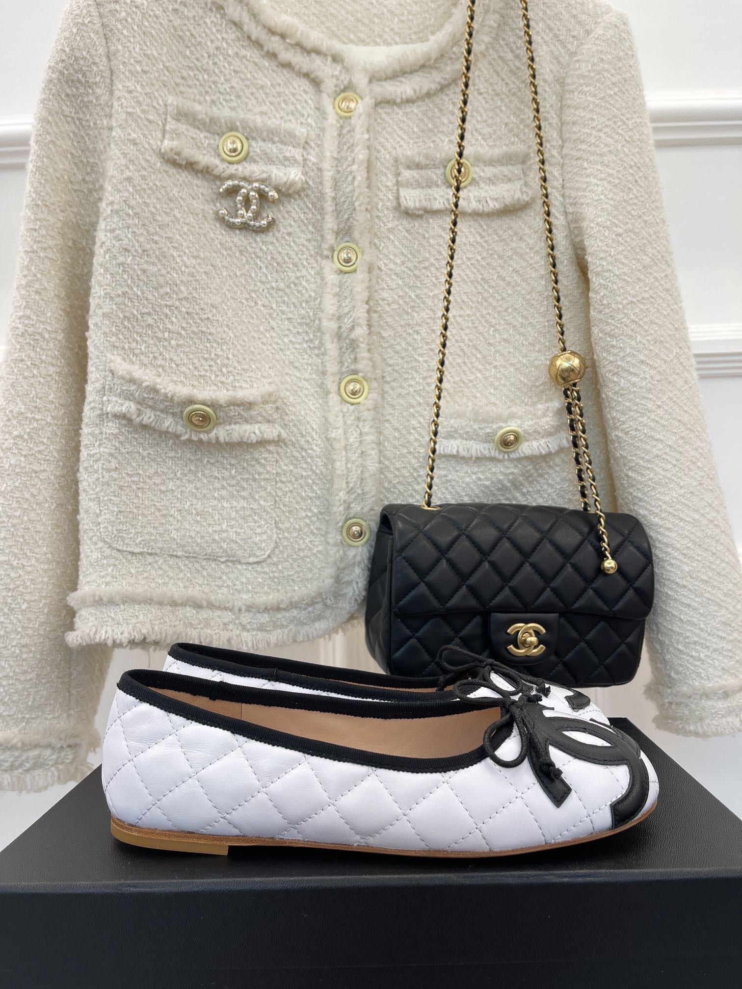 CHANEL Loafer