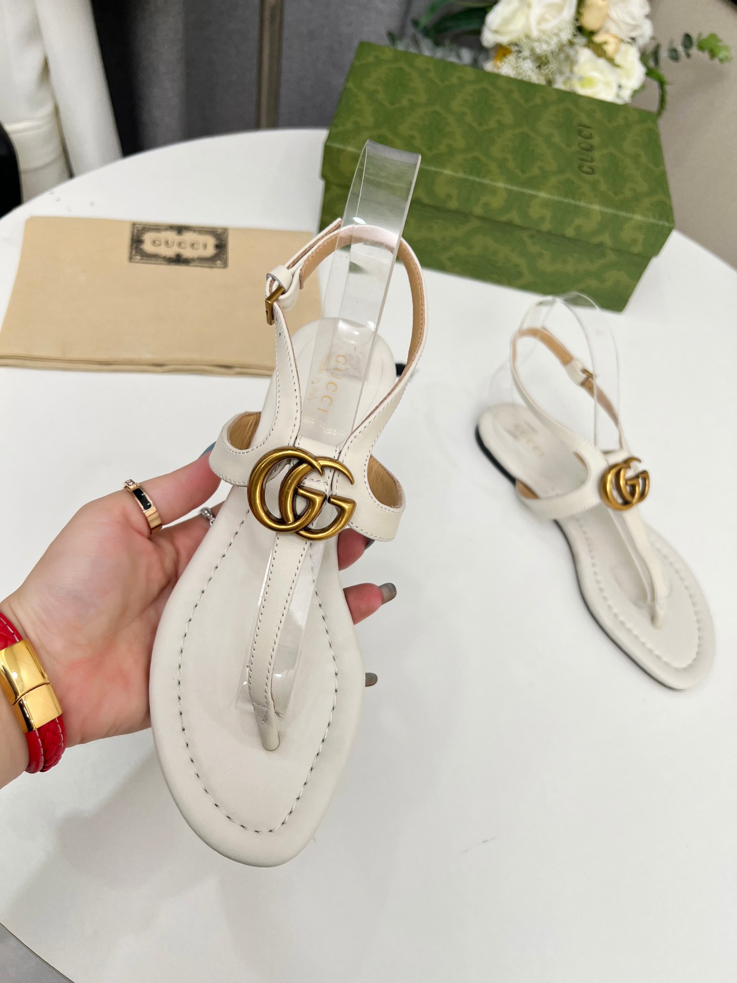 GUCCI Flip-toe sandals
