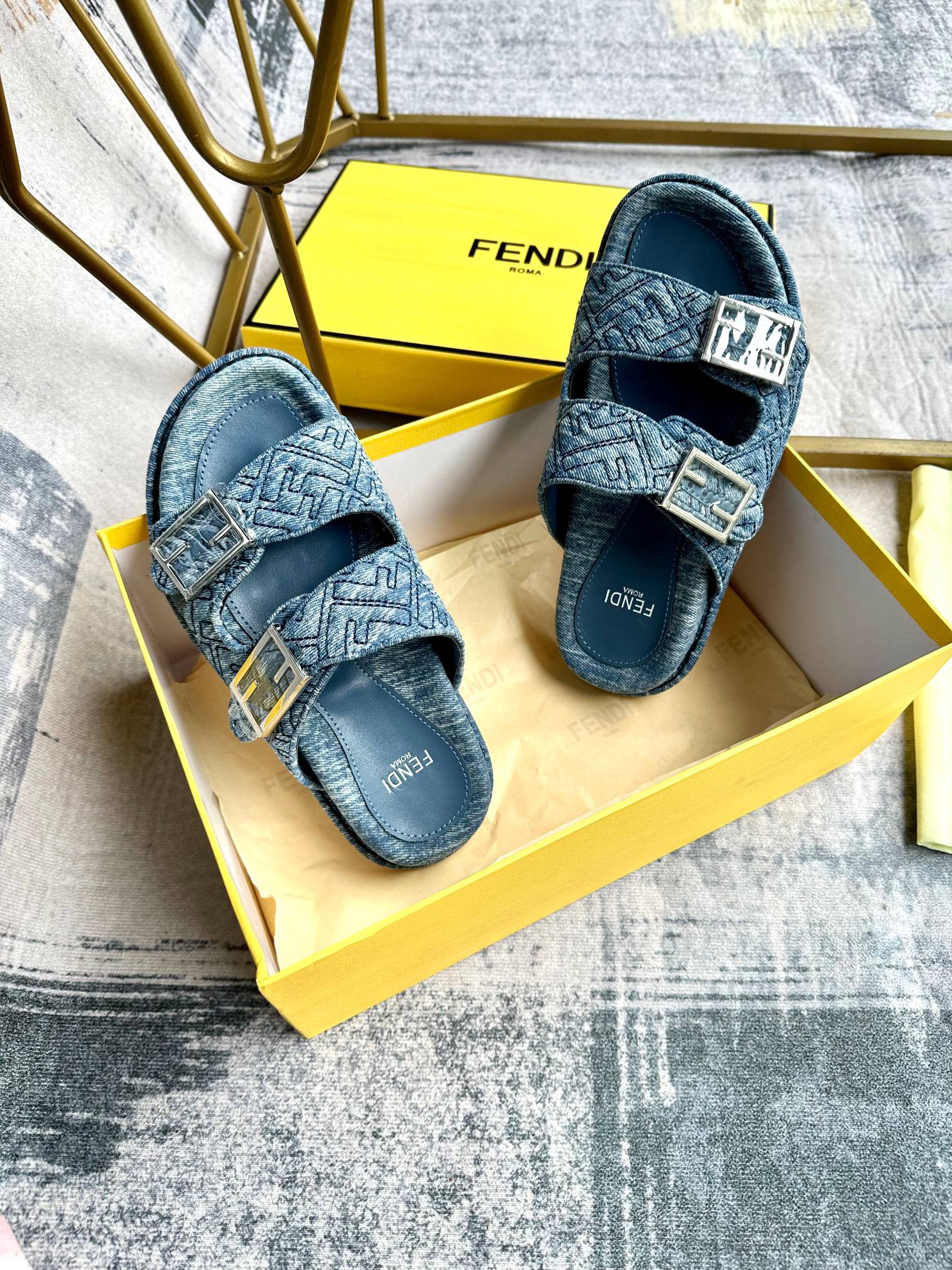 FENDI FEEL Sandals