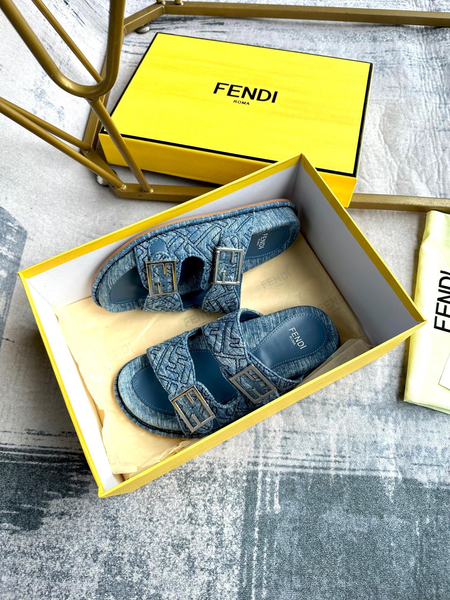 FENDI FEEL Sandals