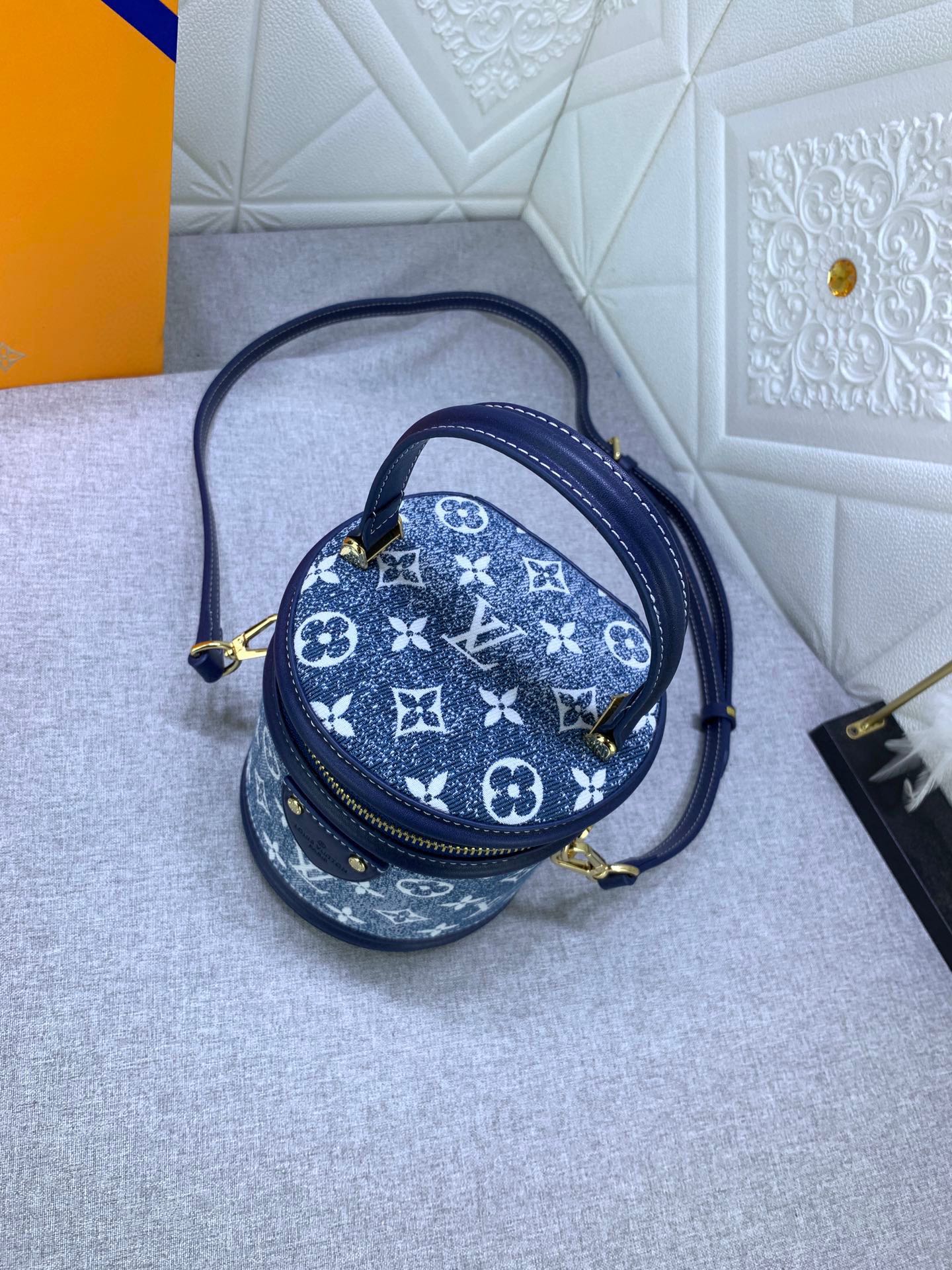 LV Small bucket handbag