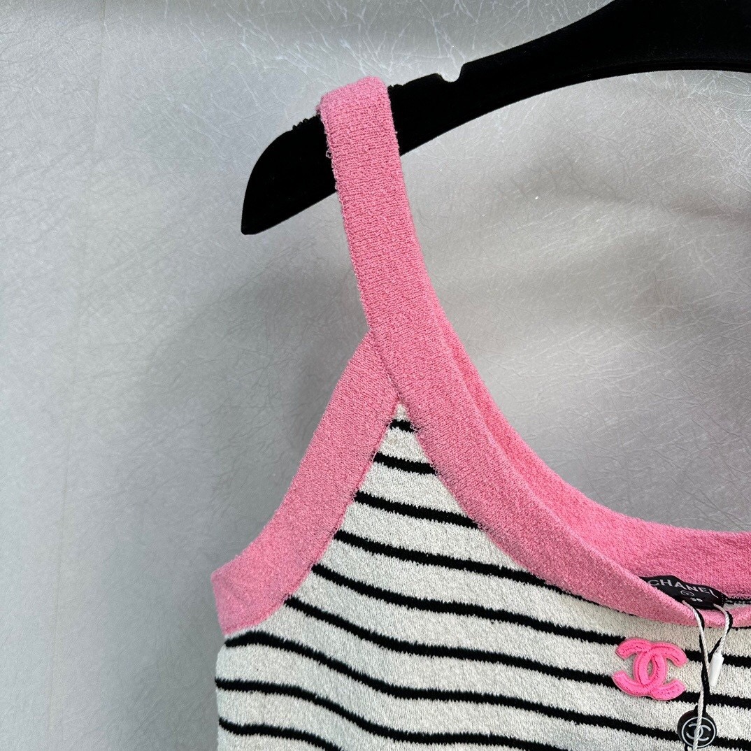 CHANEL Knitted striped vest