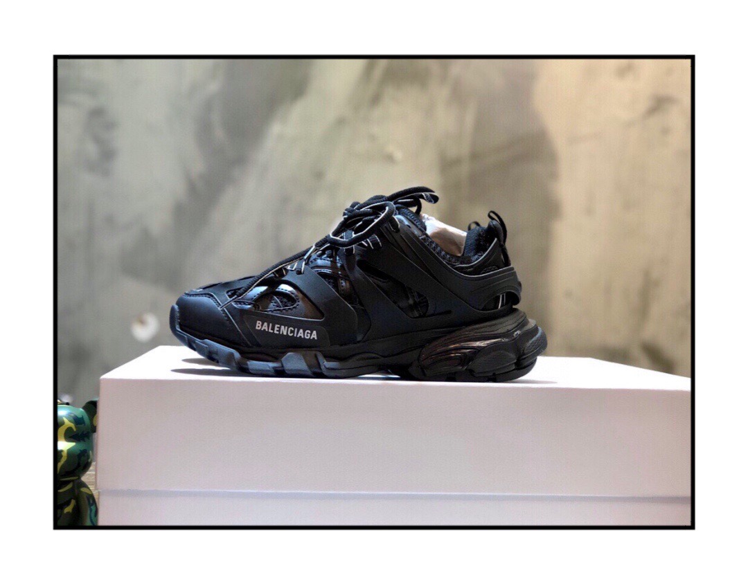 BALENCIAGA Triple-S 3.0 Sneakers