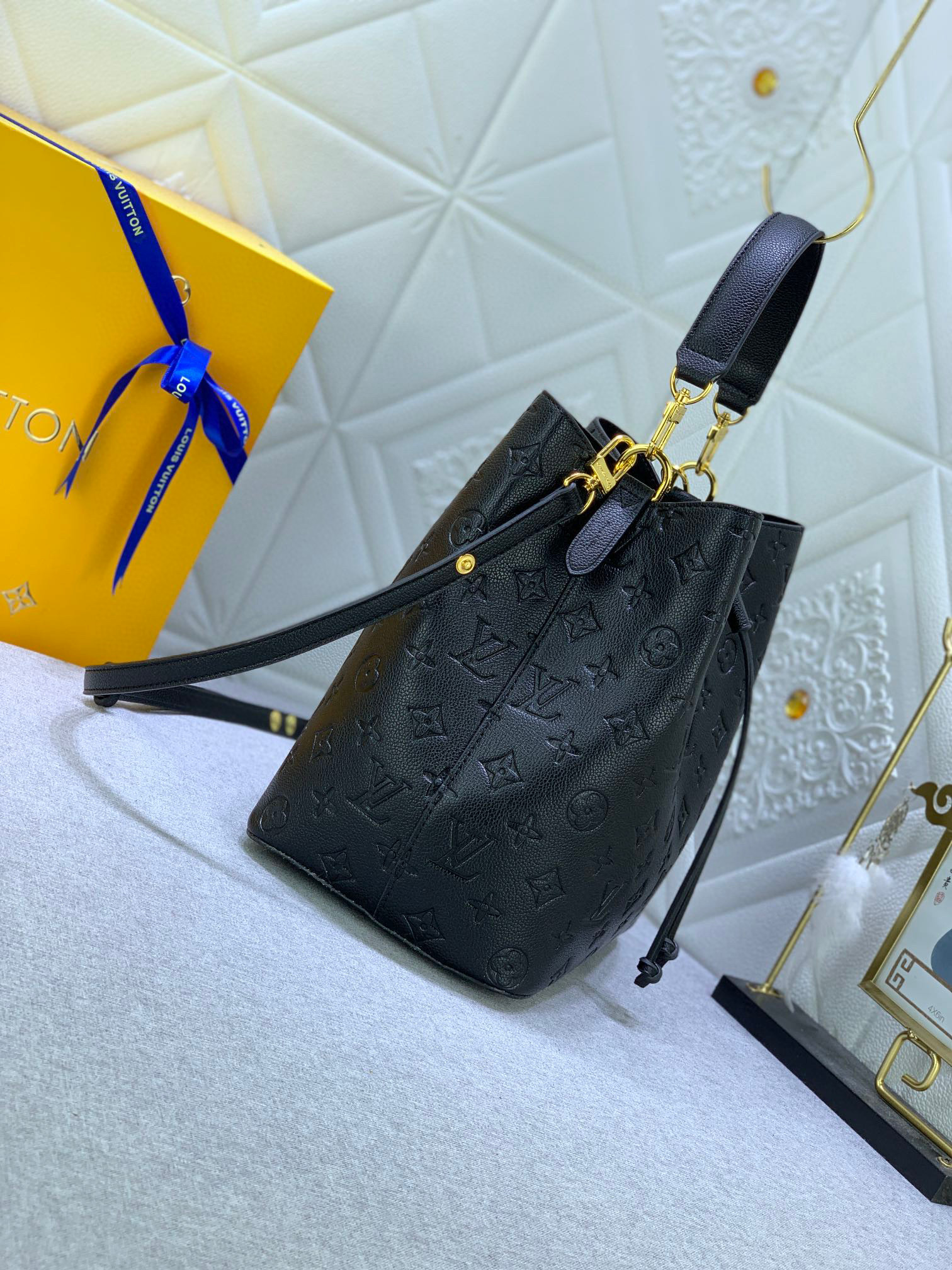 LV Neo Noe Handbag