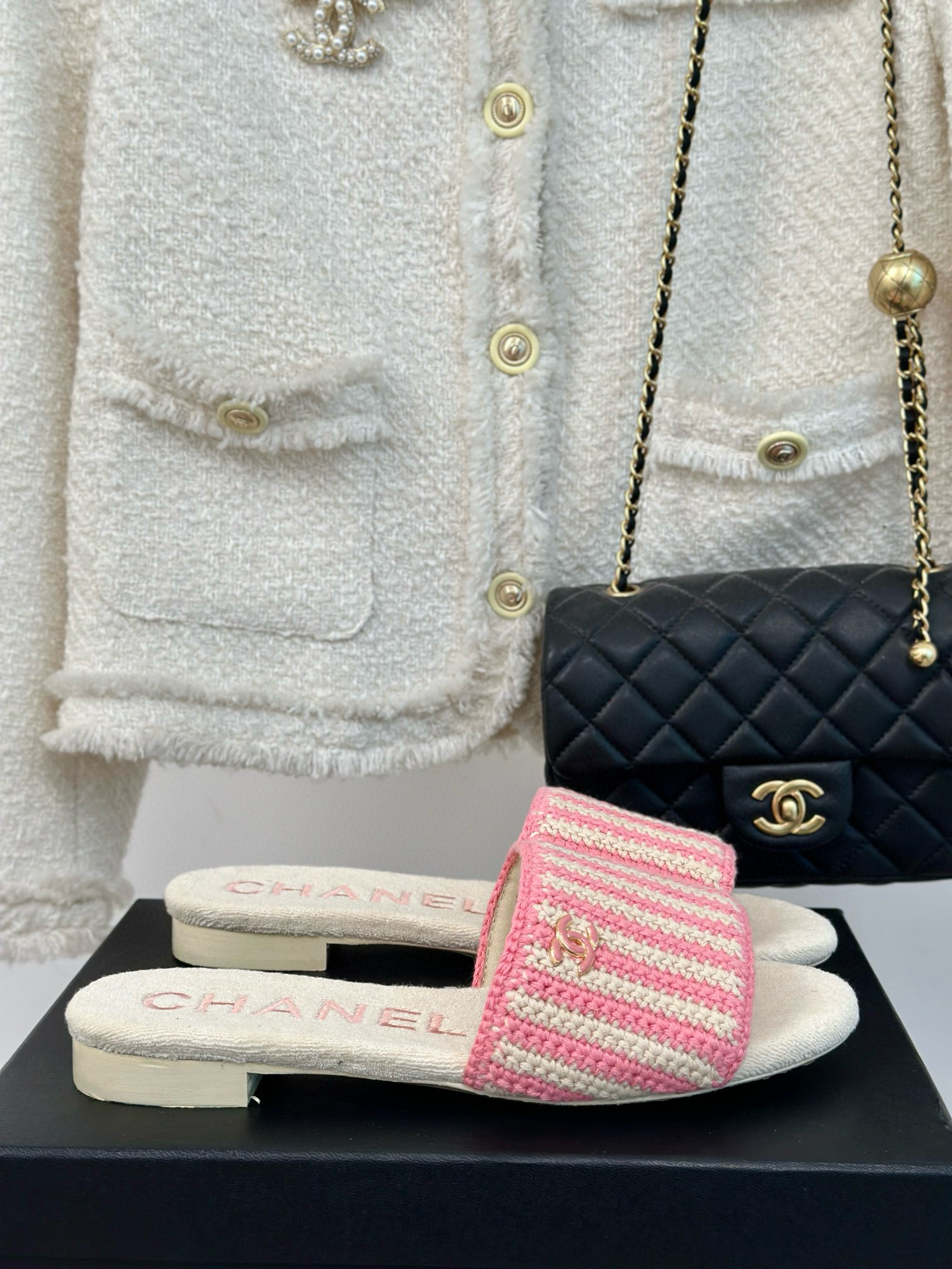 CHANEL striped knitted slippers