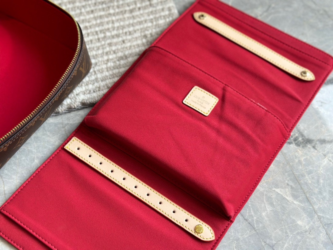 LV Makeup Bag（23*17cm）