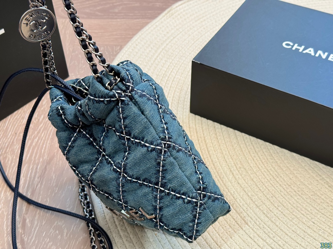 CHANEL Mini Bag （19 cm）