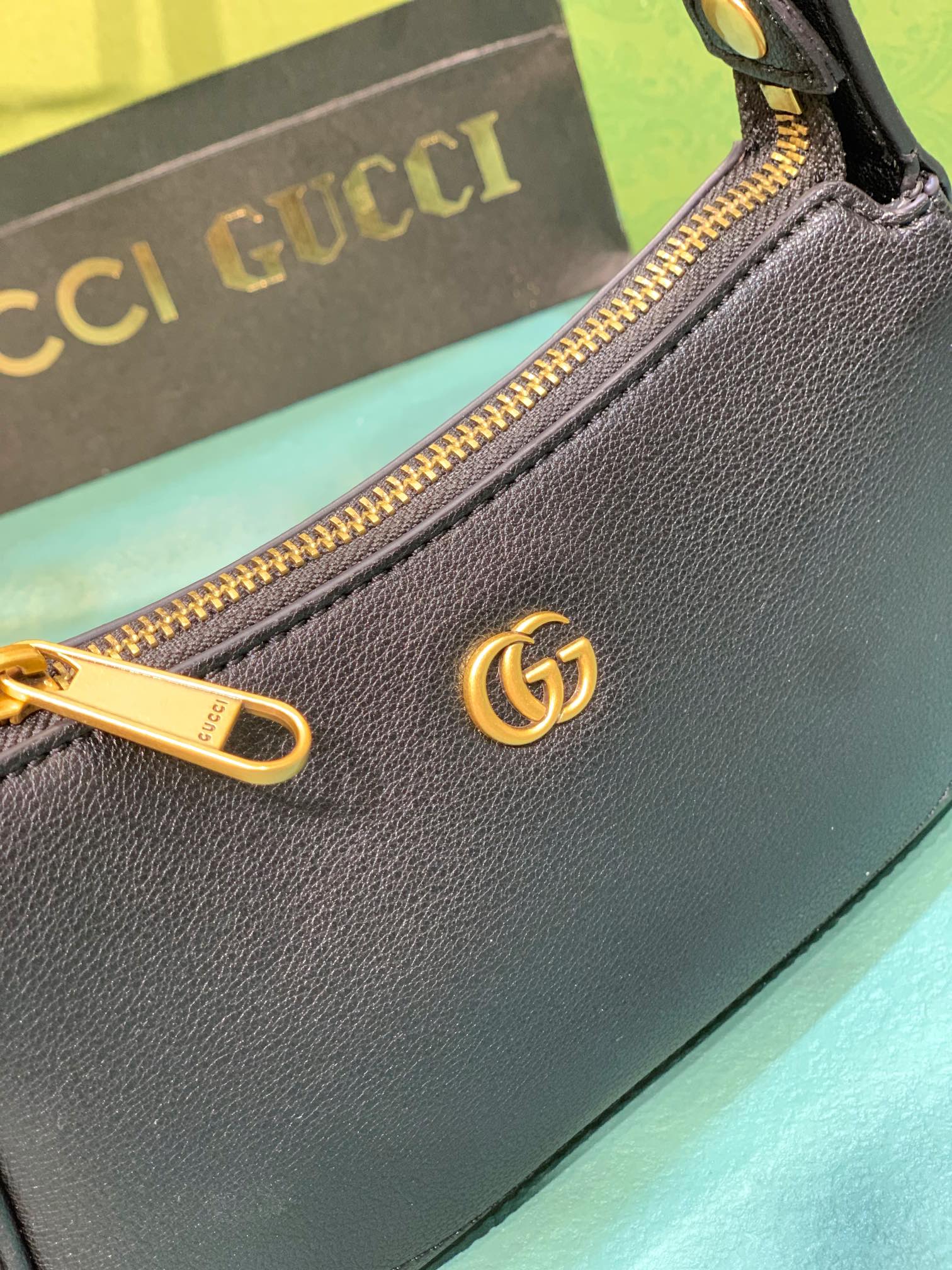 GUCCI SHOULDER BAG