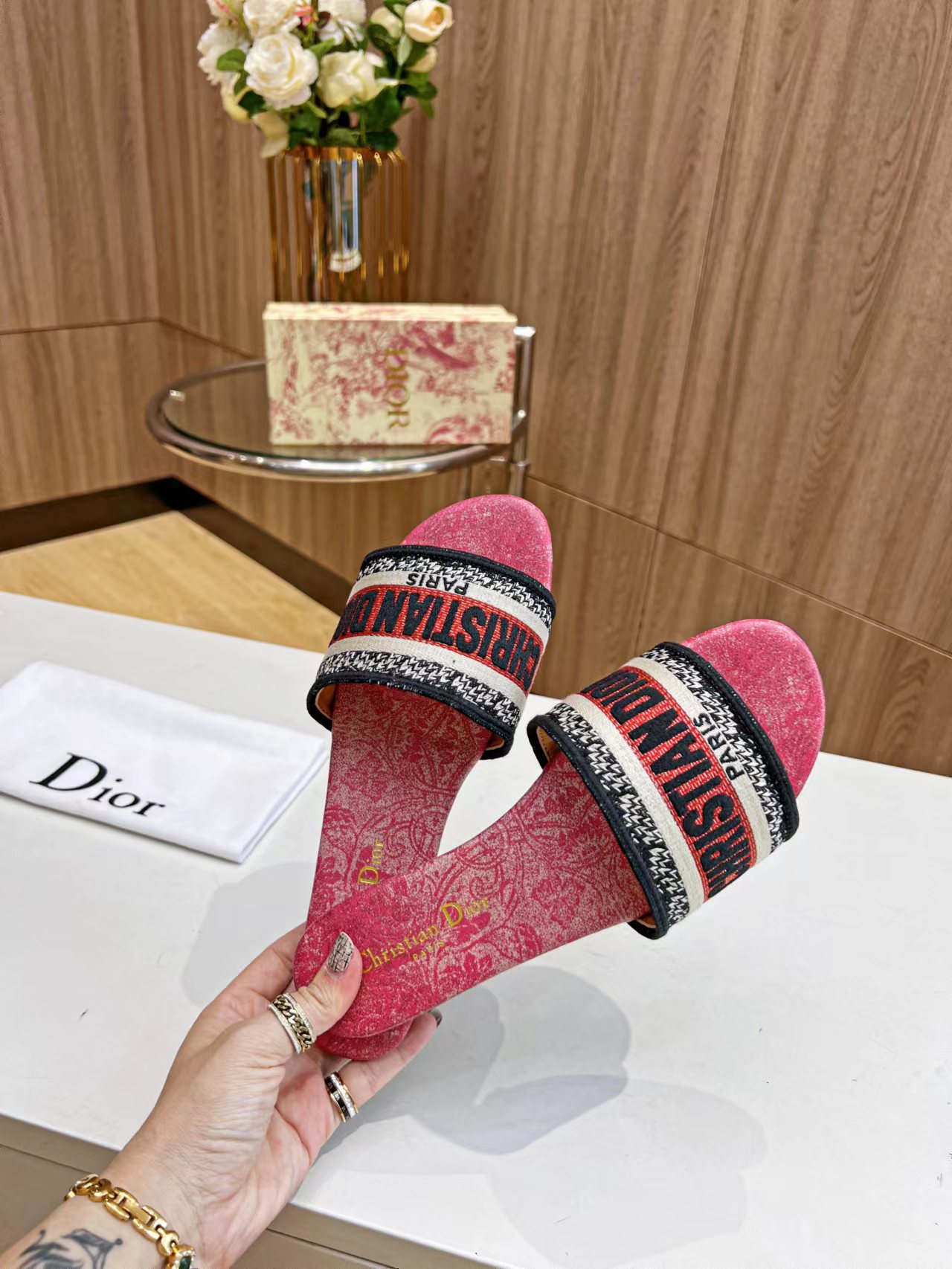 DIOR SLIDES