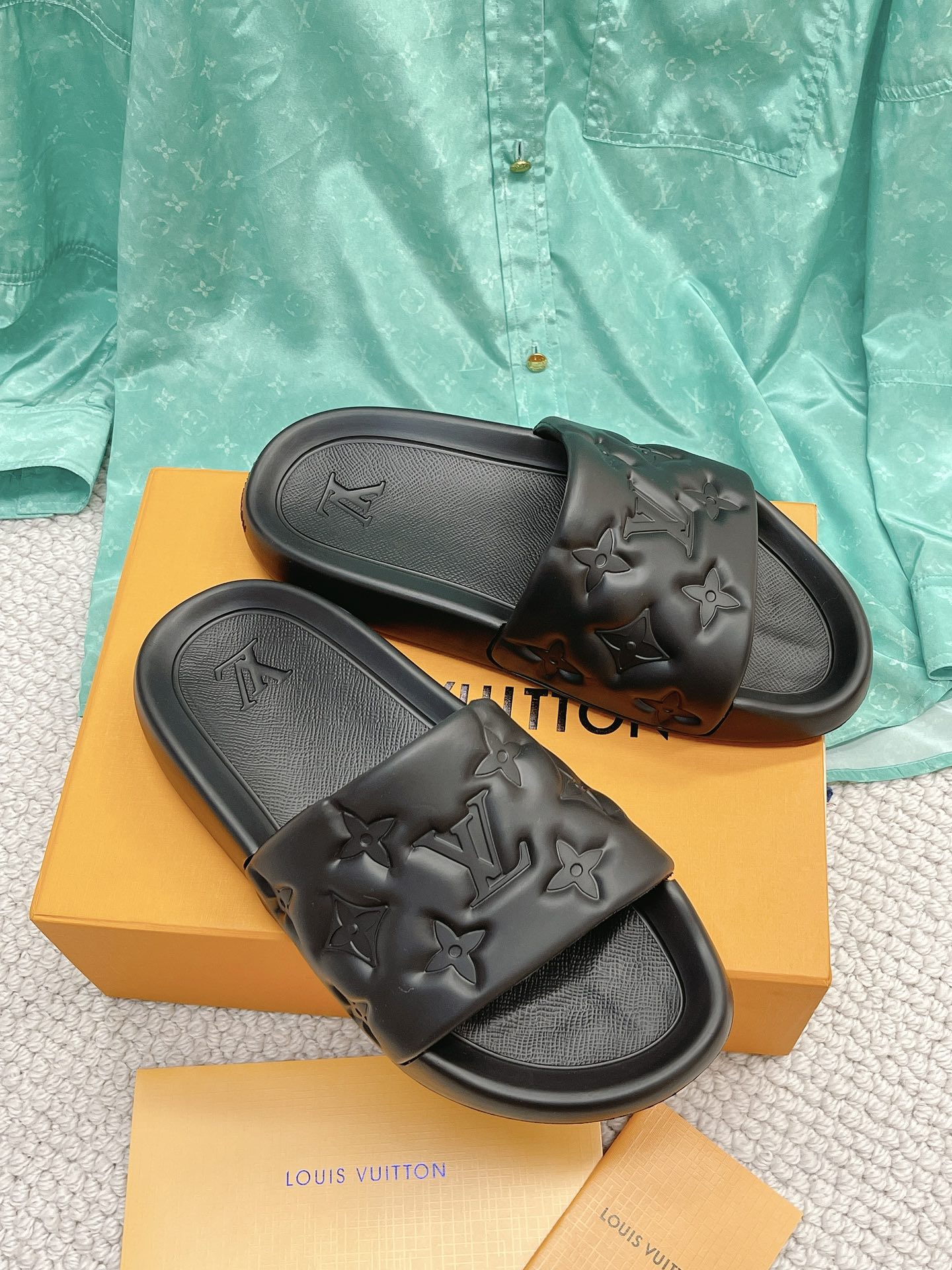 LOUIS VUITTON SLIDES