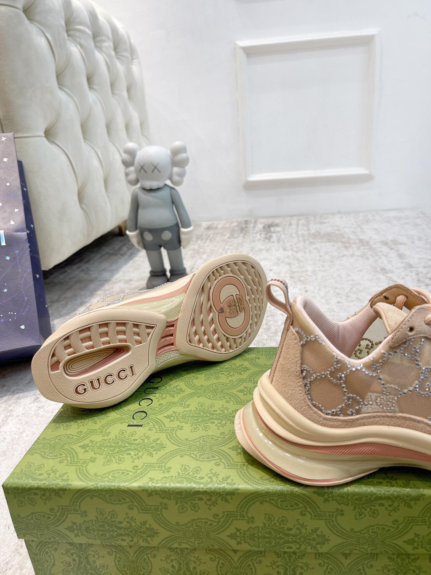 WOMEN'S GUCCI RUN SNEAKER