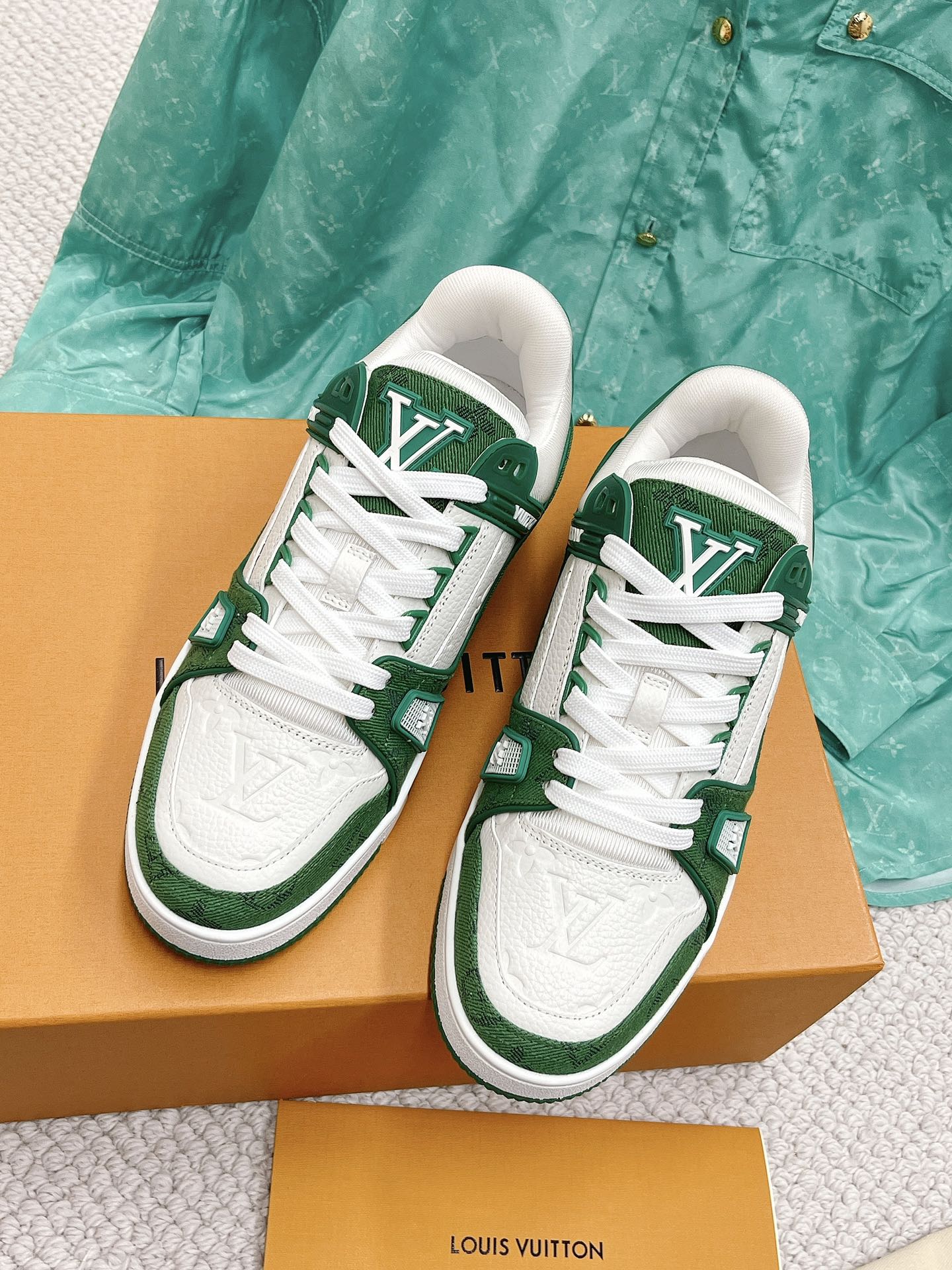 LOUIS VUITTON SNEAKERS