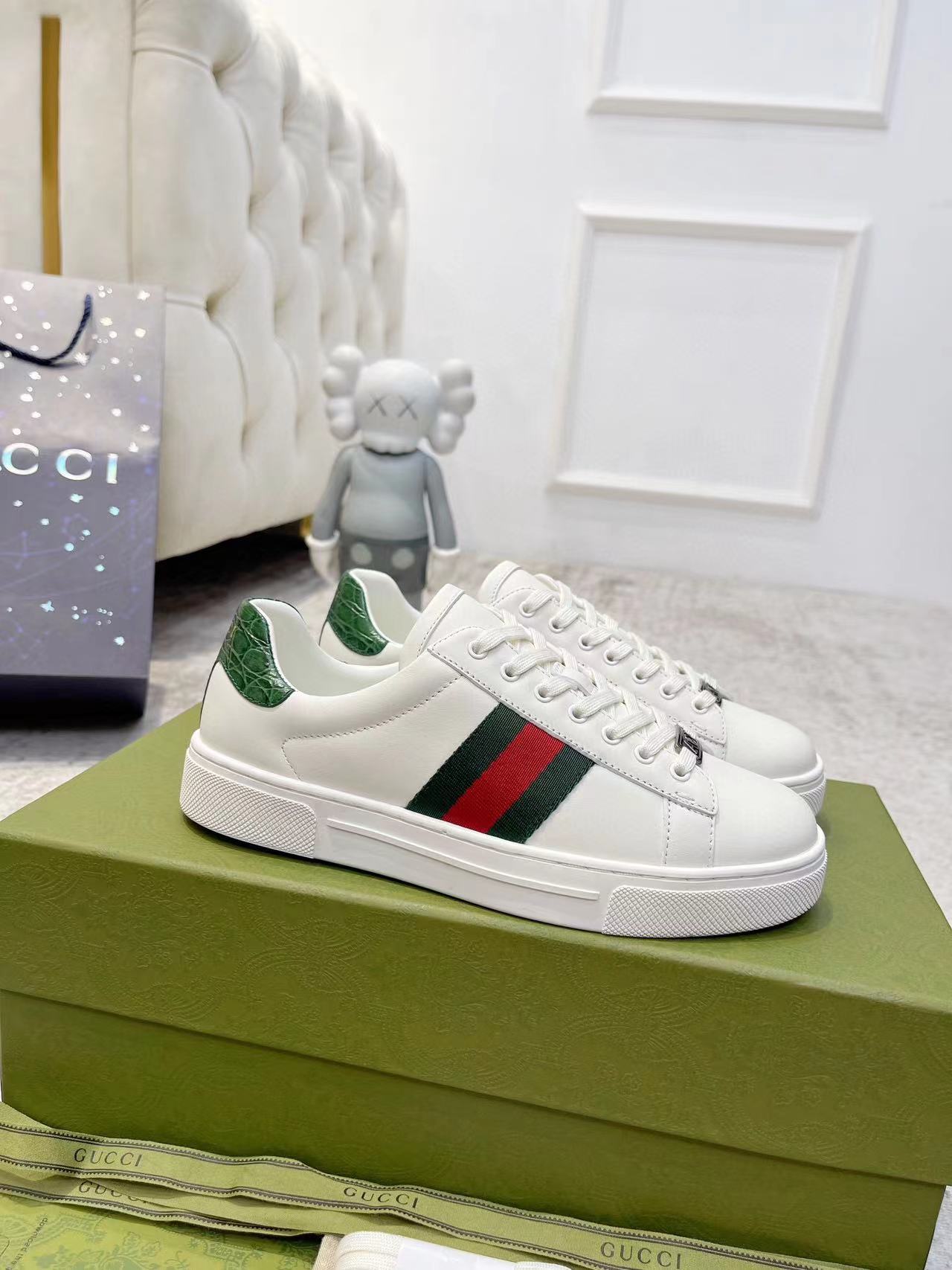 WOMEN'S GUCCI ACE SNEAKER WITH WEB