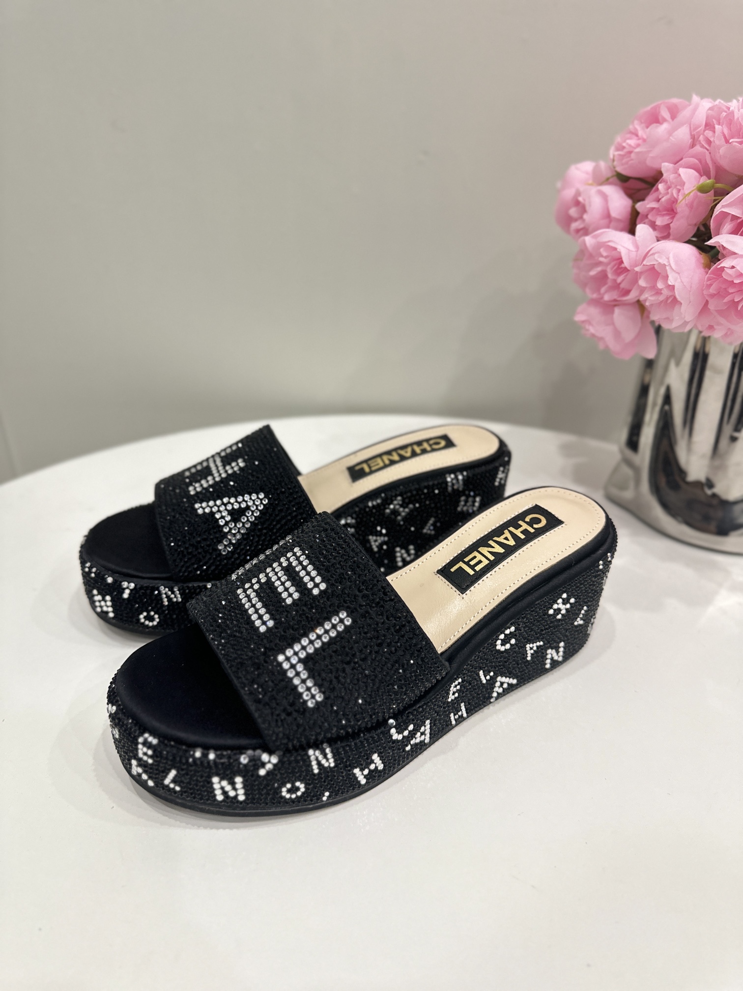CHANEL SLIDES