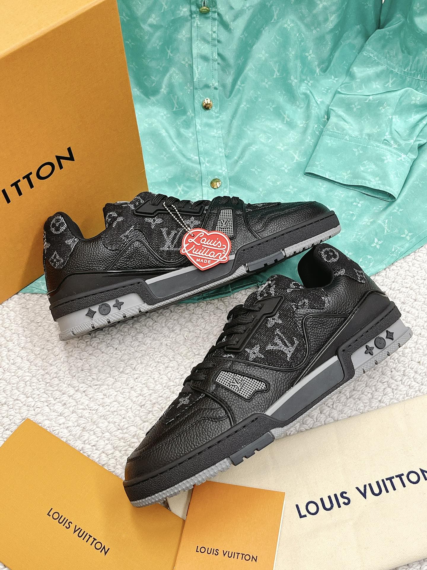 LOUIS VUITTON SNEAKERS