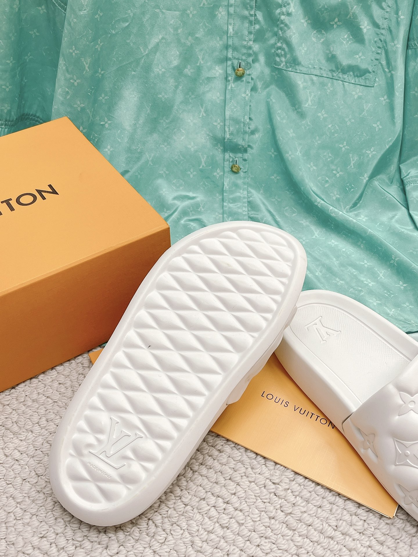 LOUIS VUITTON SLIDES