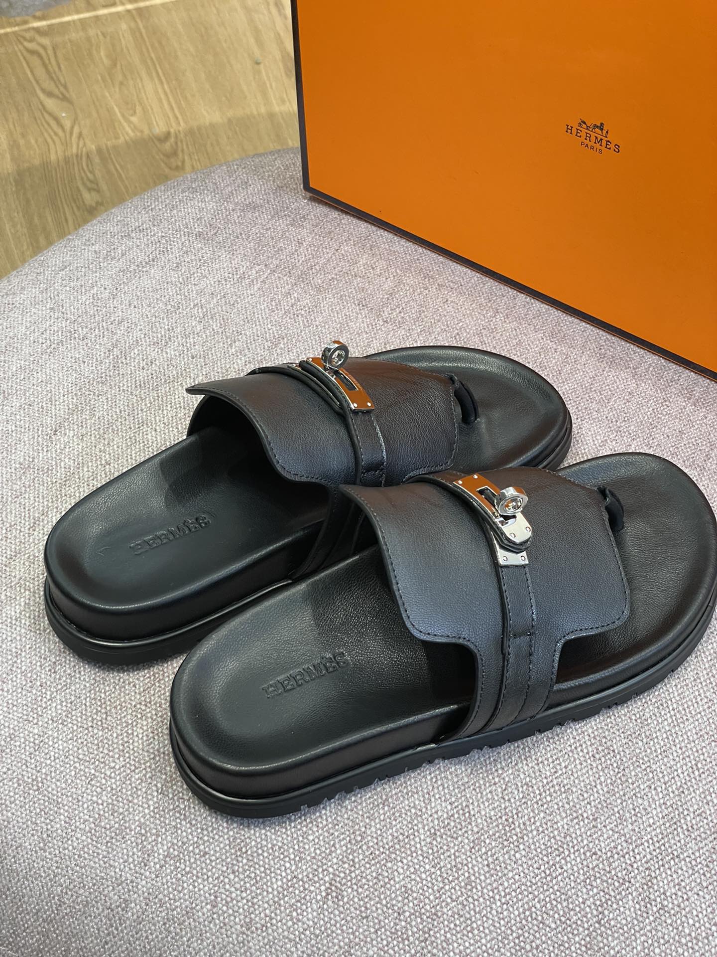 Hermès new pure leather classic Kelly flip-flops