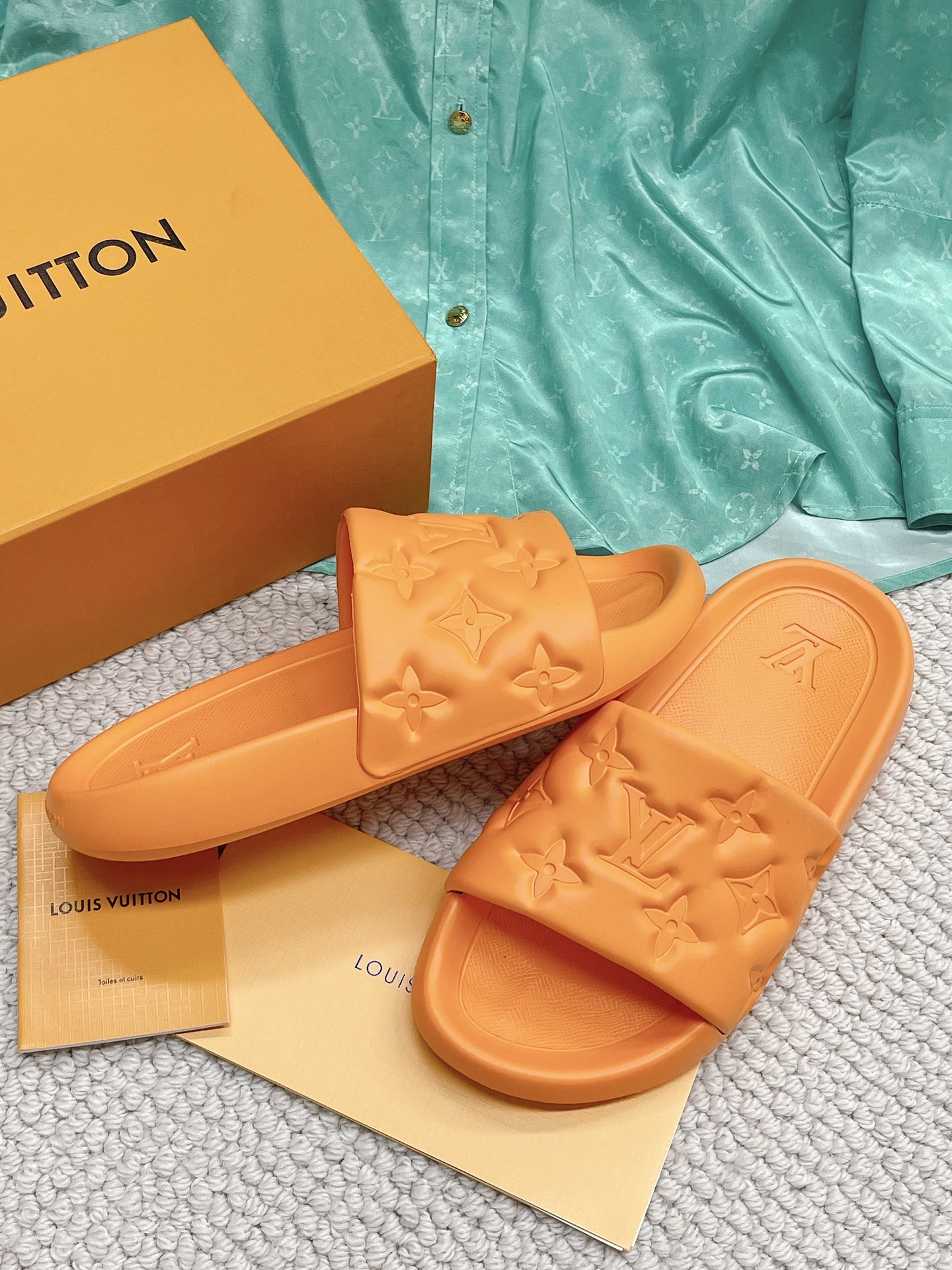 LOUIS VUITTON SLIDES