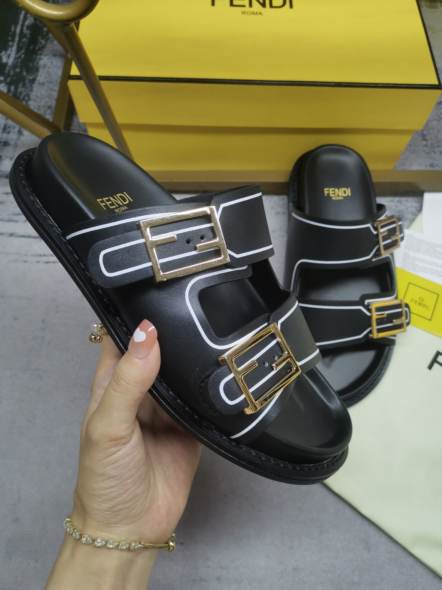 FENDI SLIDES