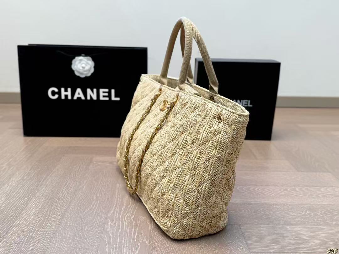 CHANEL Straw beach tote bag