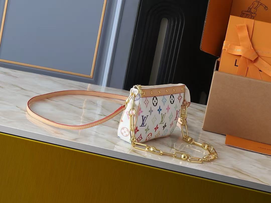 LV & TM Pochette Bags 22cm