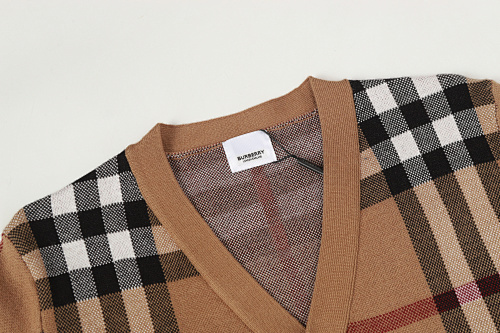 BURBERRY Sweater