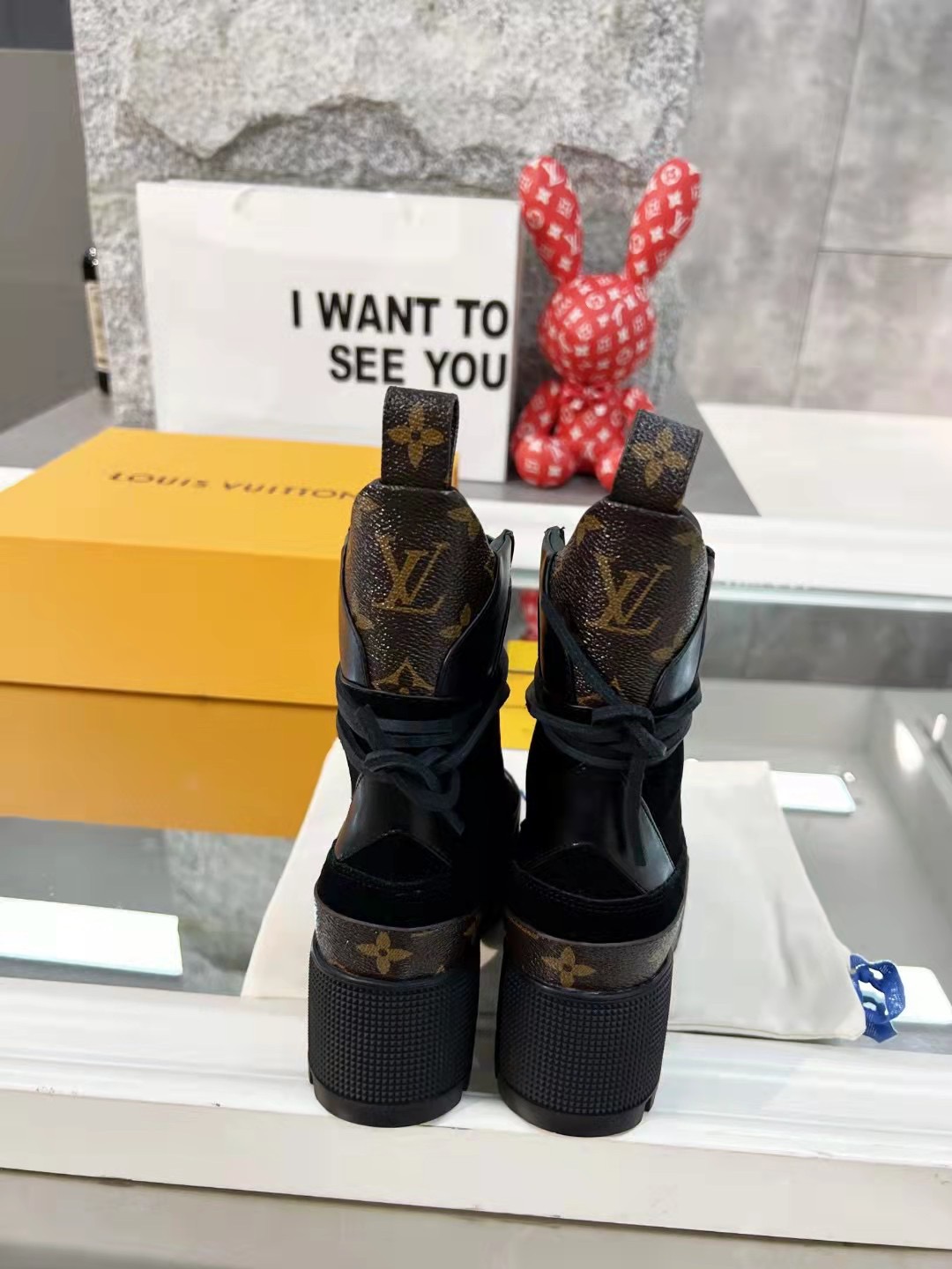 LV Laureate sand boots