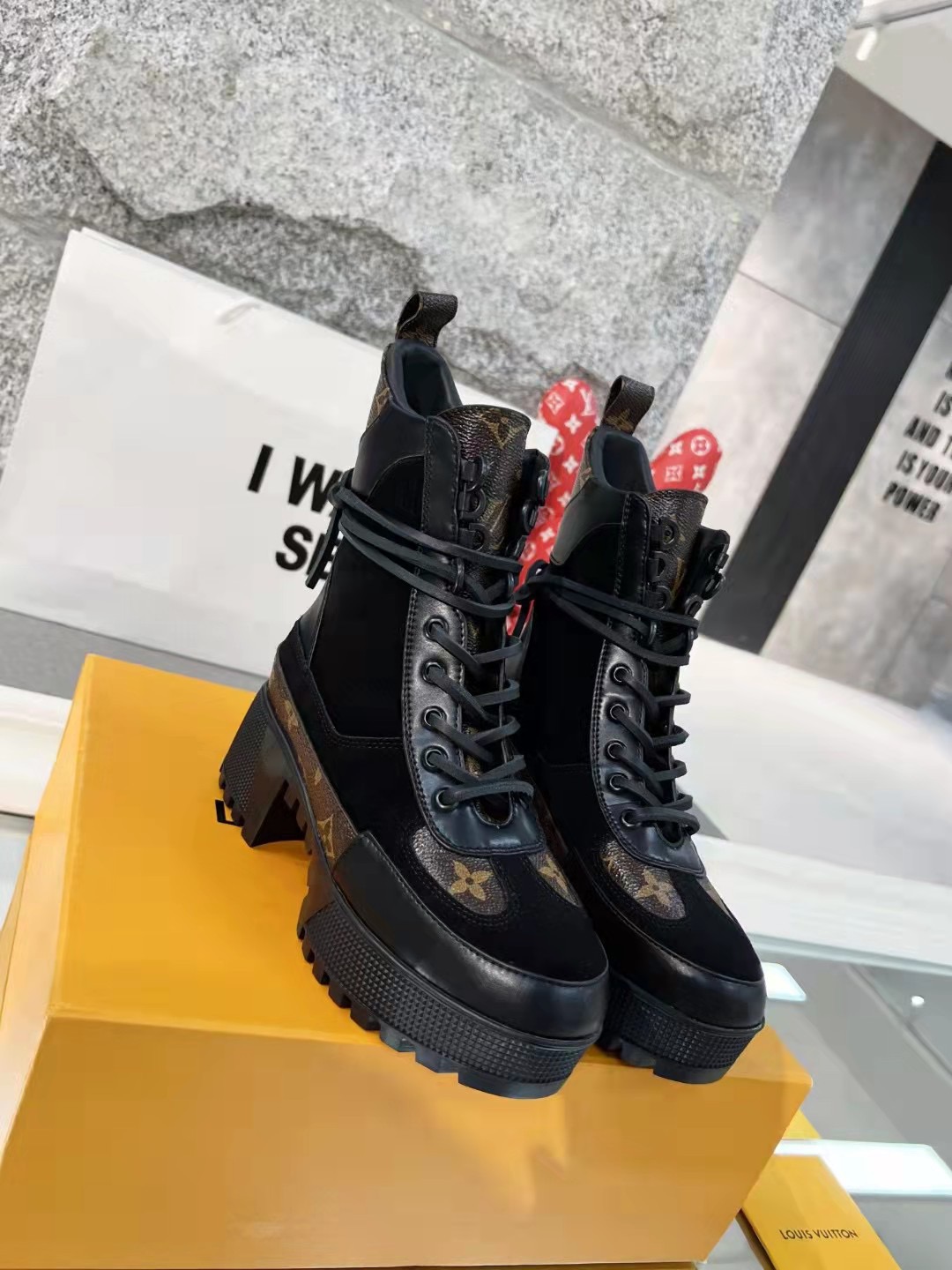 LV Laureate sand boots