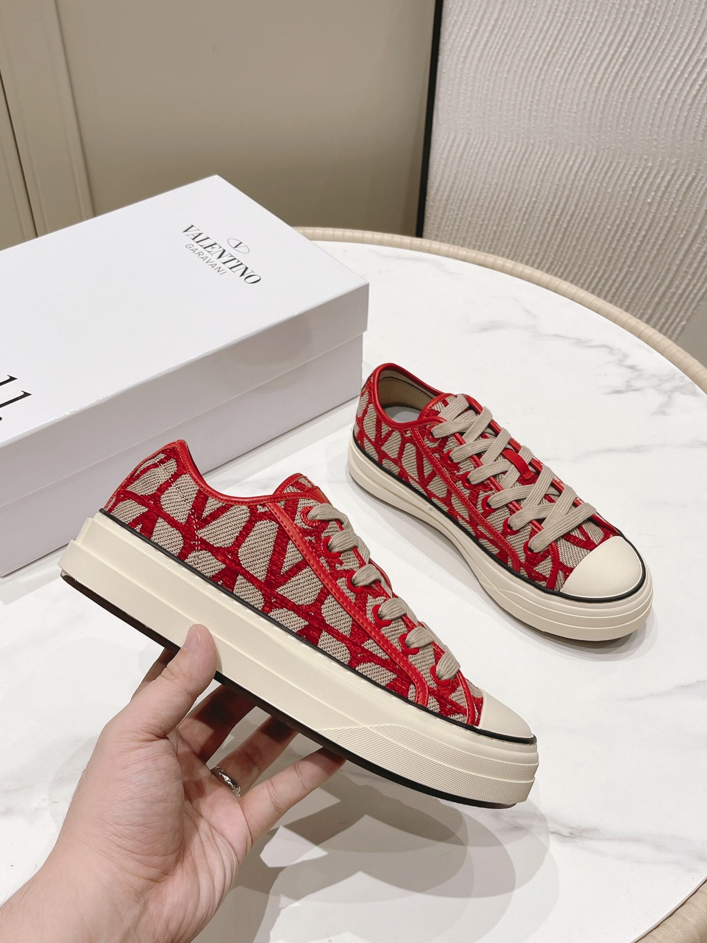 VALENTINO TOTALOOP Women's V logo low-top sneakers