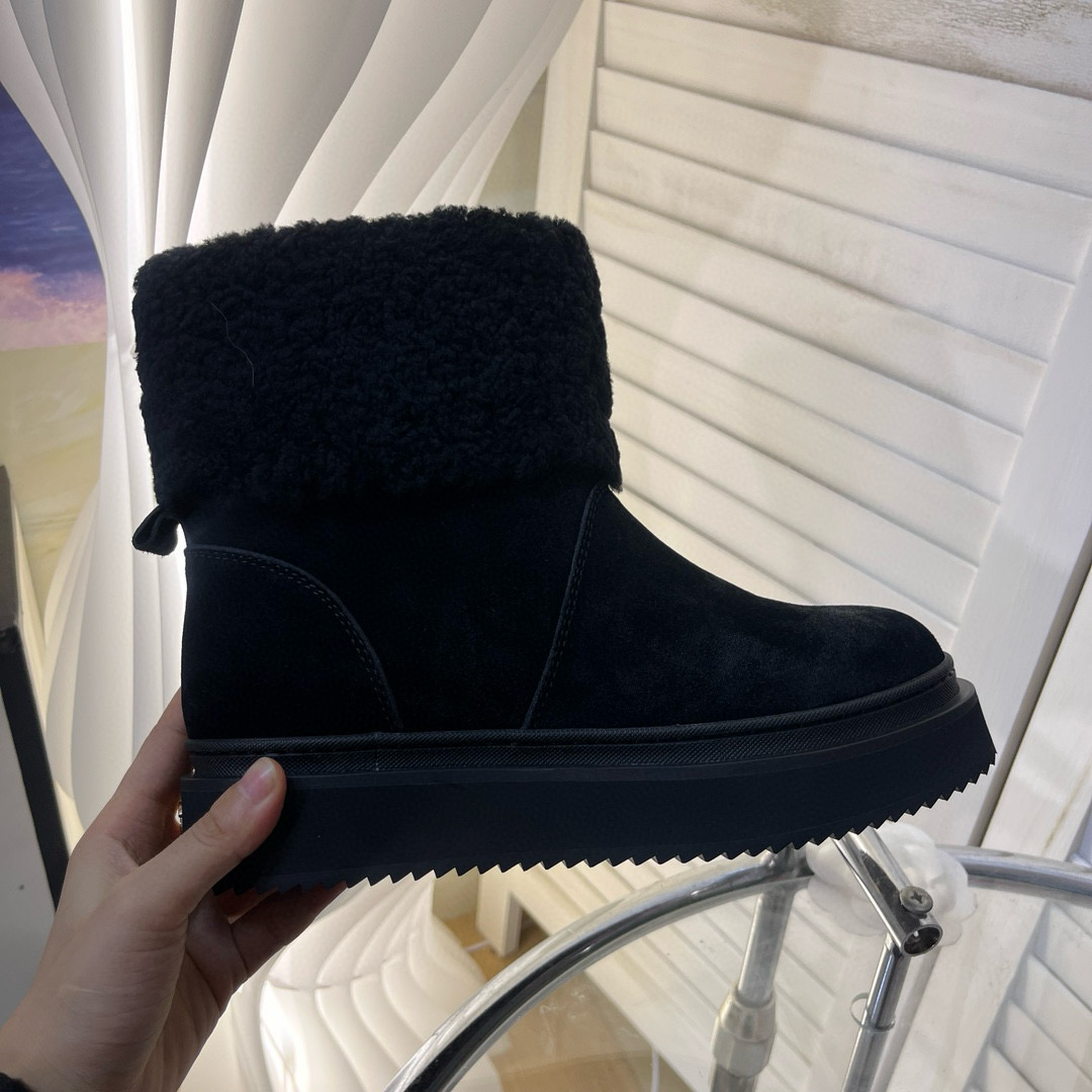 CHANEL snow boots