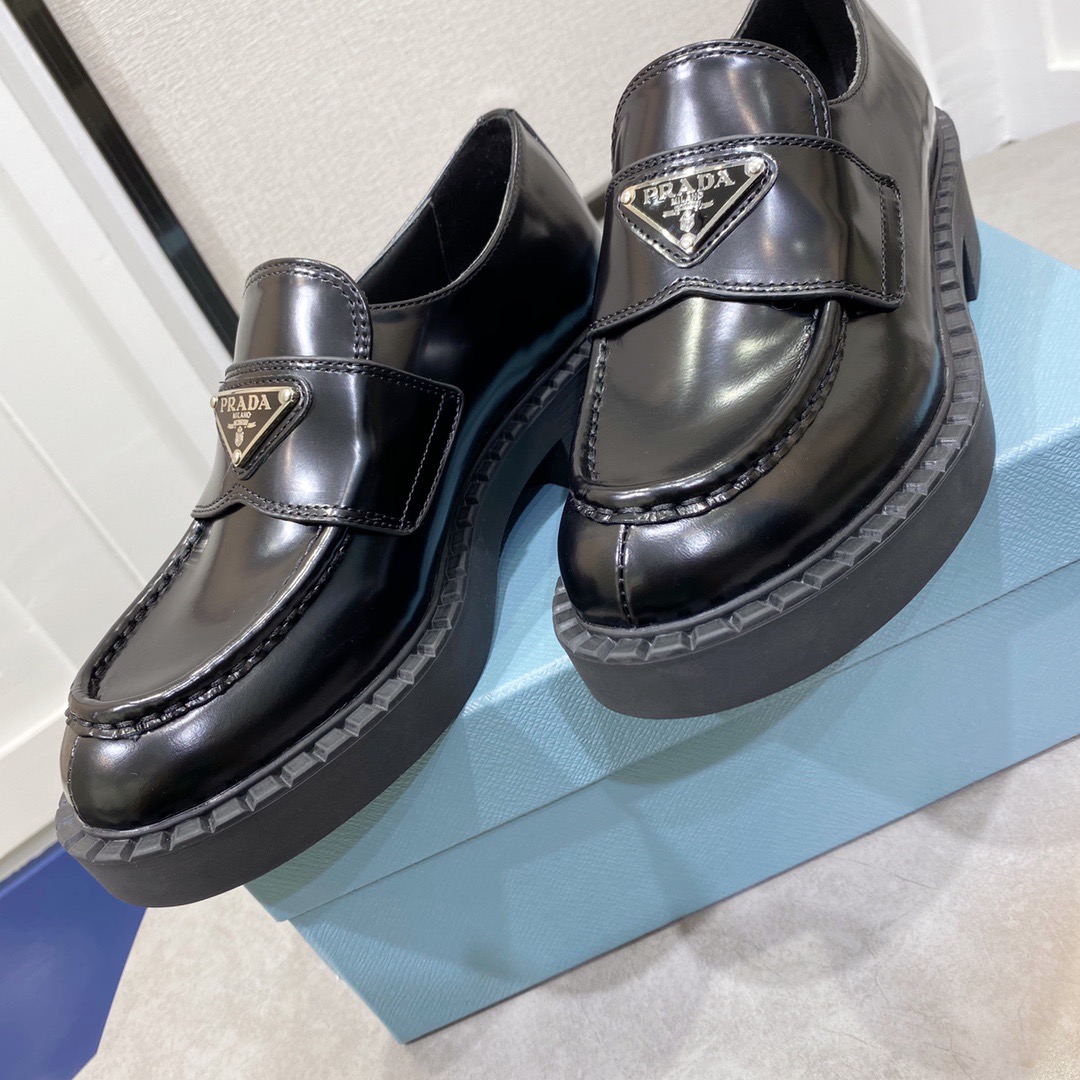 PRADA Loafer