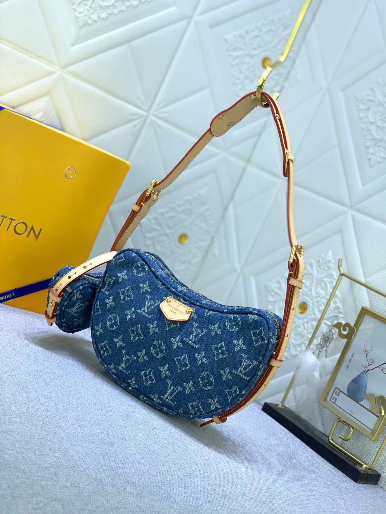 LV CROISSANT Handbag
