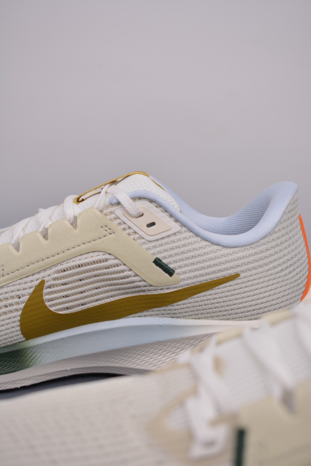 NIKE PEGASUS 40 Running Shoes