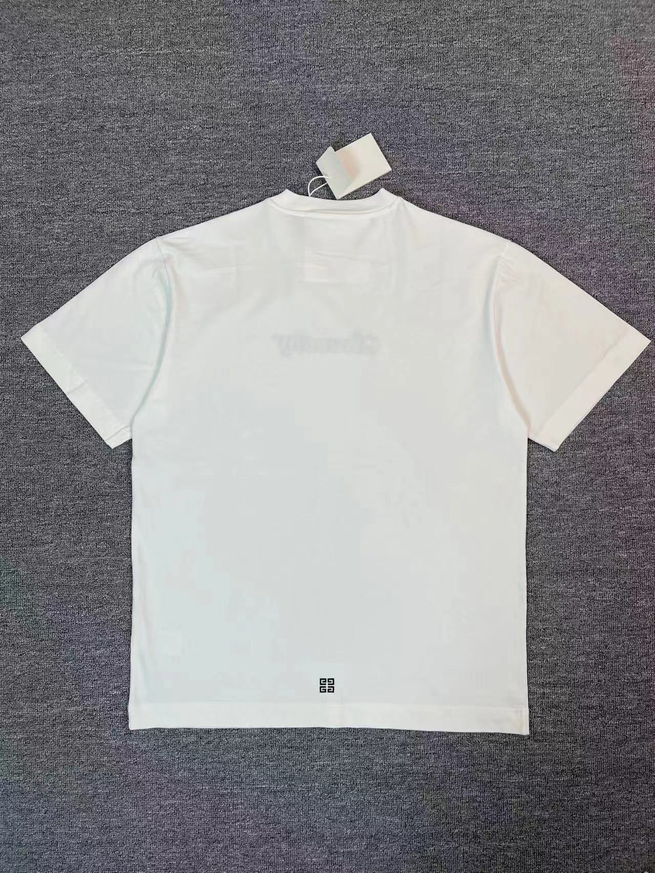 GIVENCHY T shirt