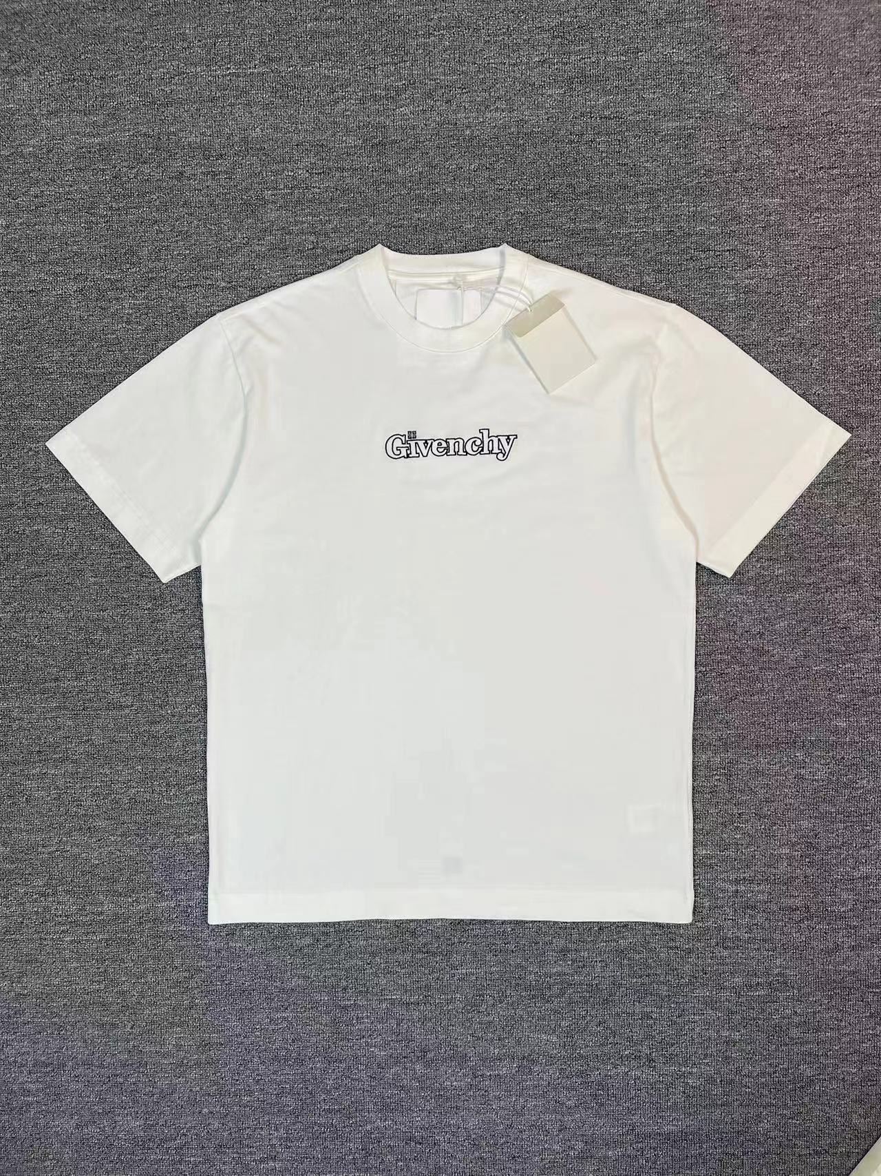 GIVENCHY T shirt