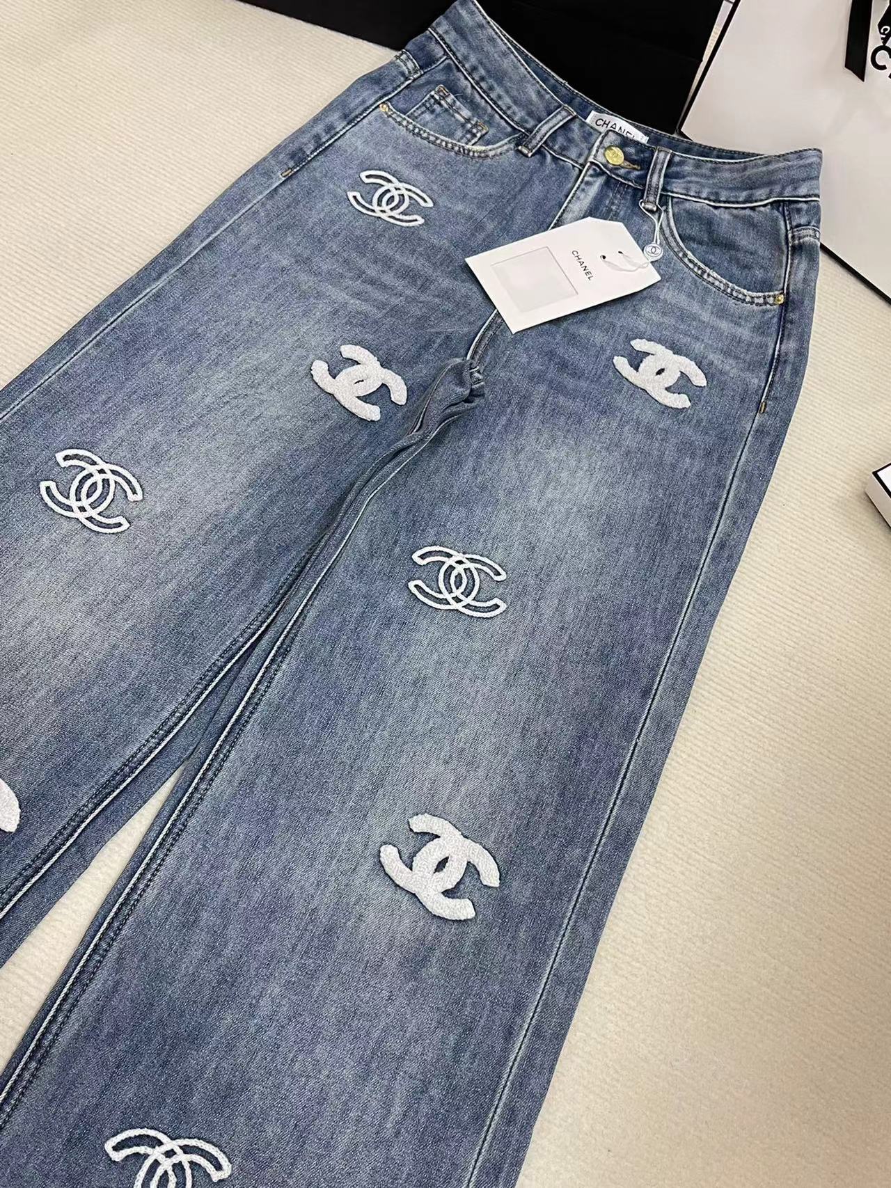 CHANEL jeans