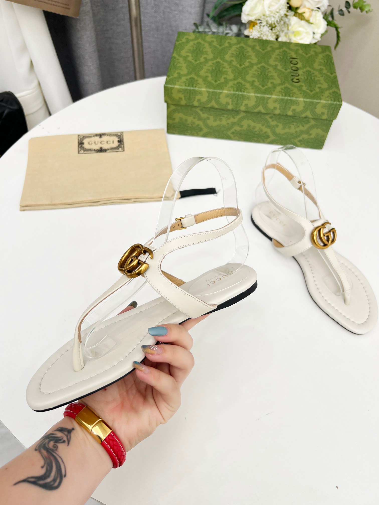 GUCCI Flip-toe sandals