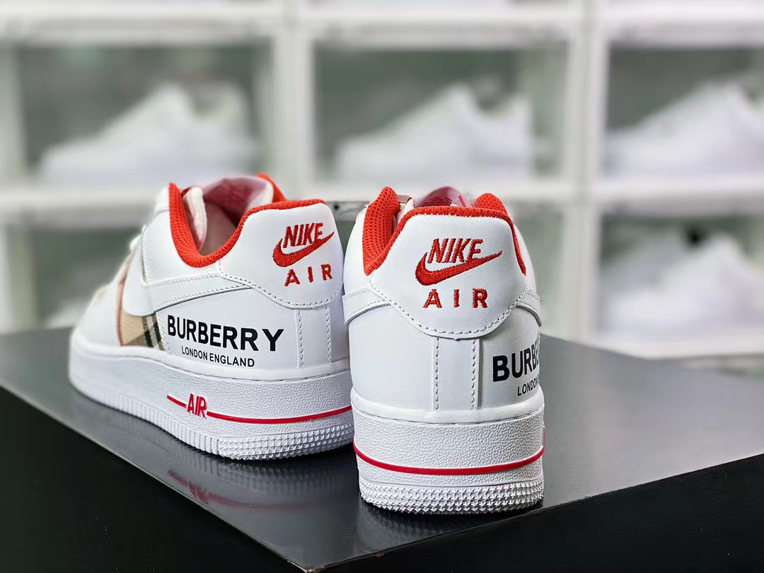 BURBERRY & NIKE Sneakers