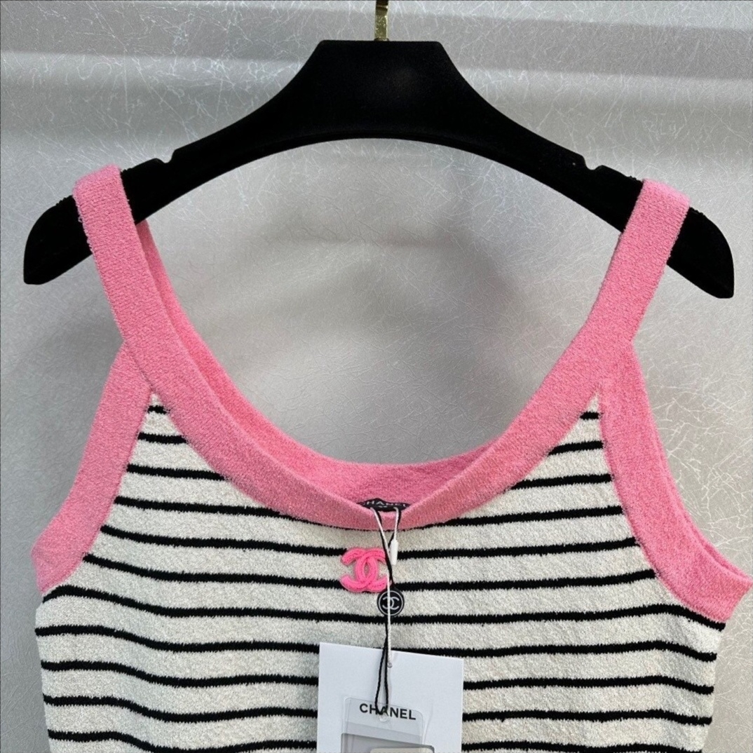 CHANEL Knitted striped vest