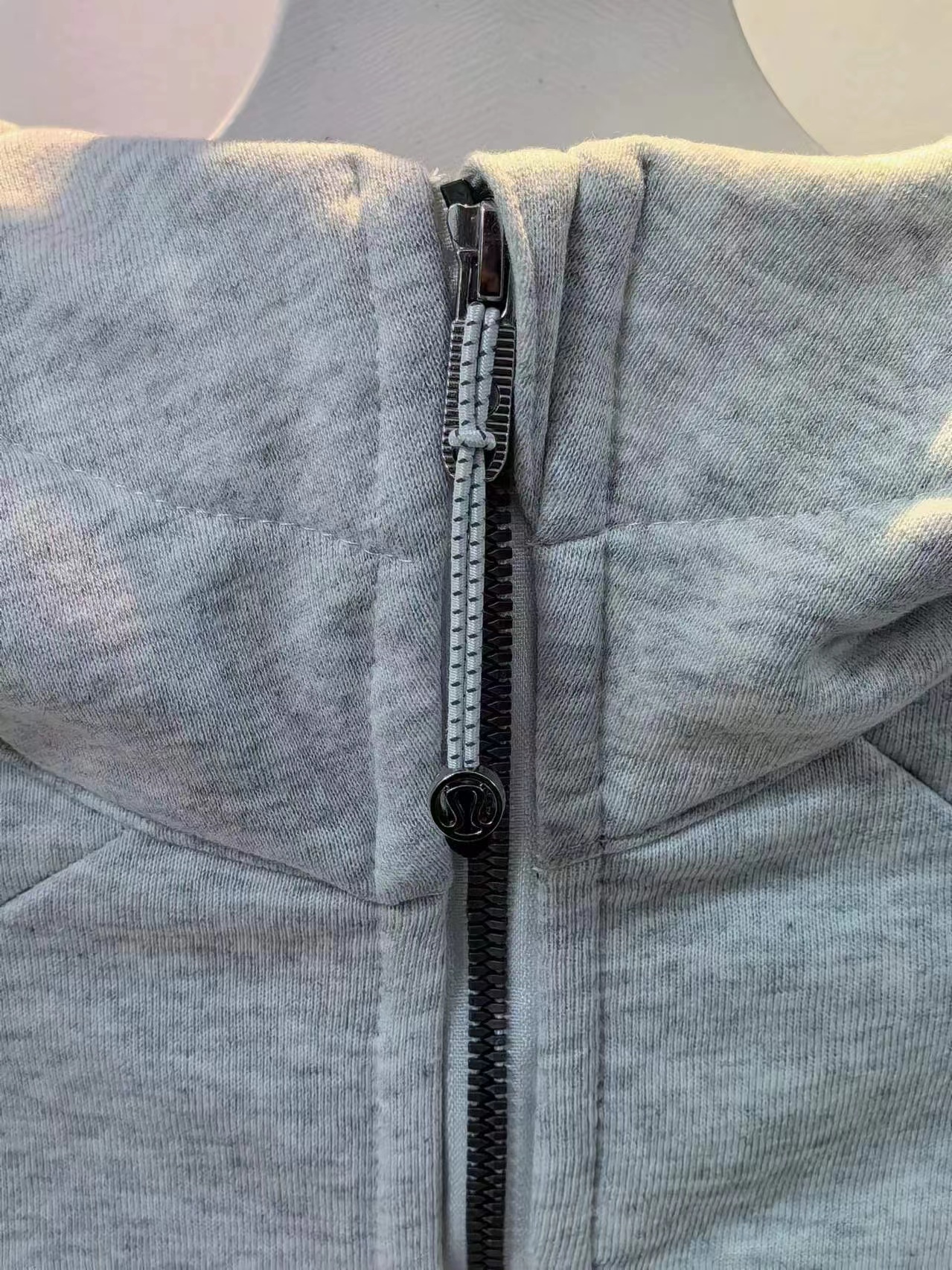 Lululemon Scuba Women's full-zip slim-fit long-sleeved hoodie