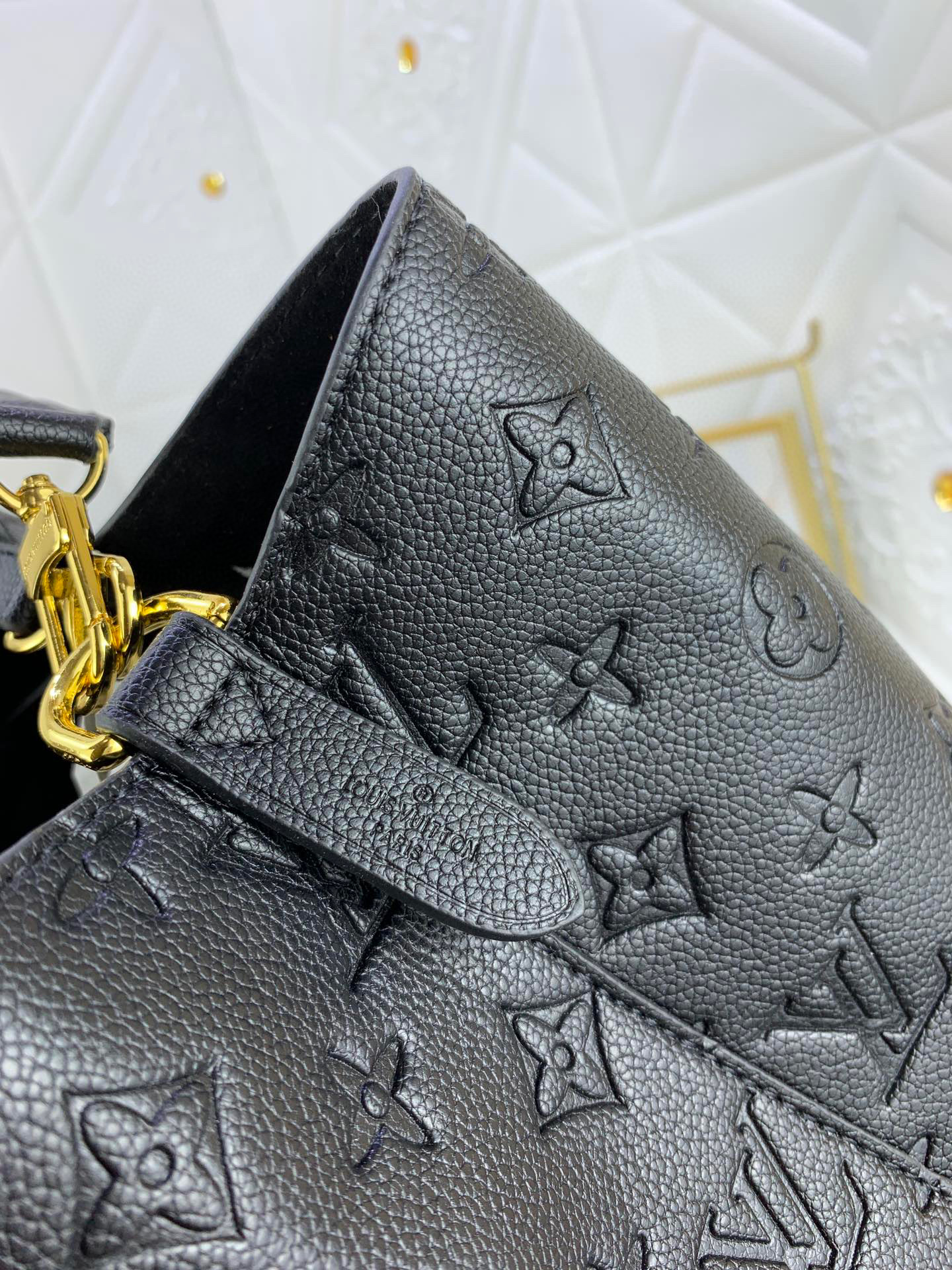 LV Neo Noe Handbag