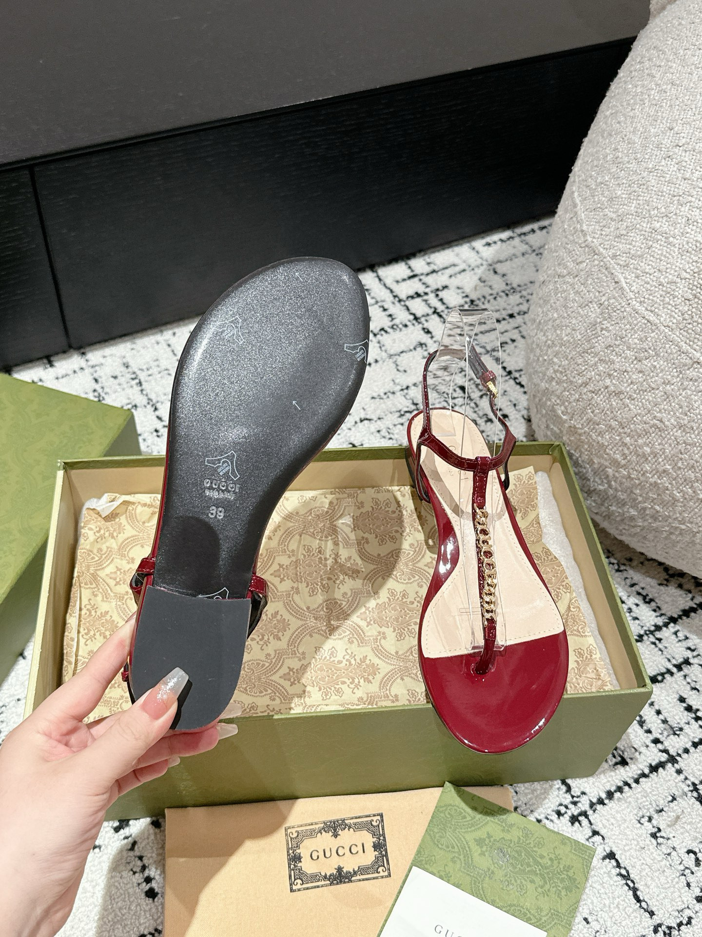 GUCCI chain flip-toe sandals