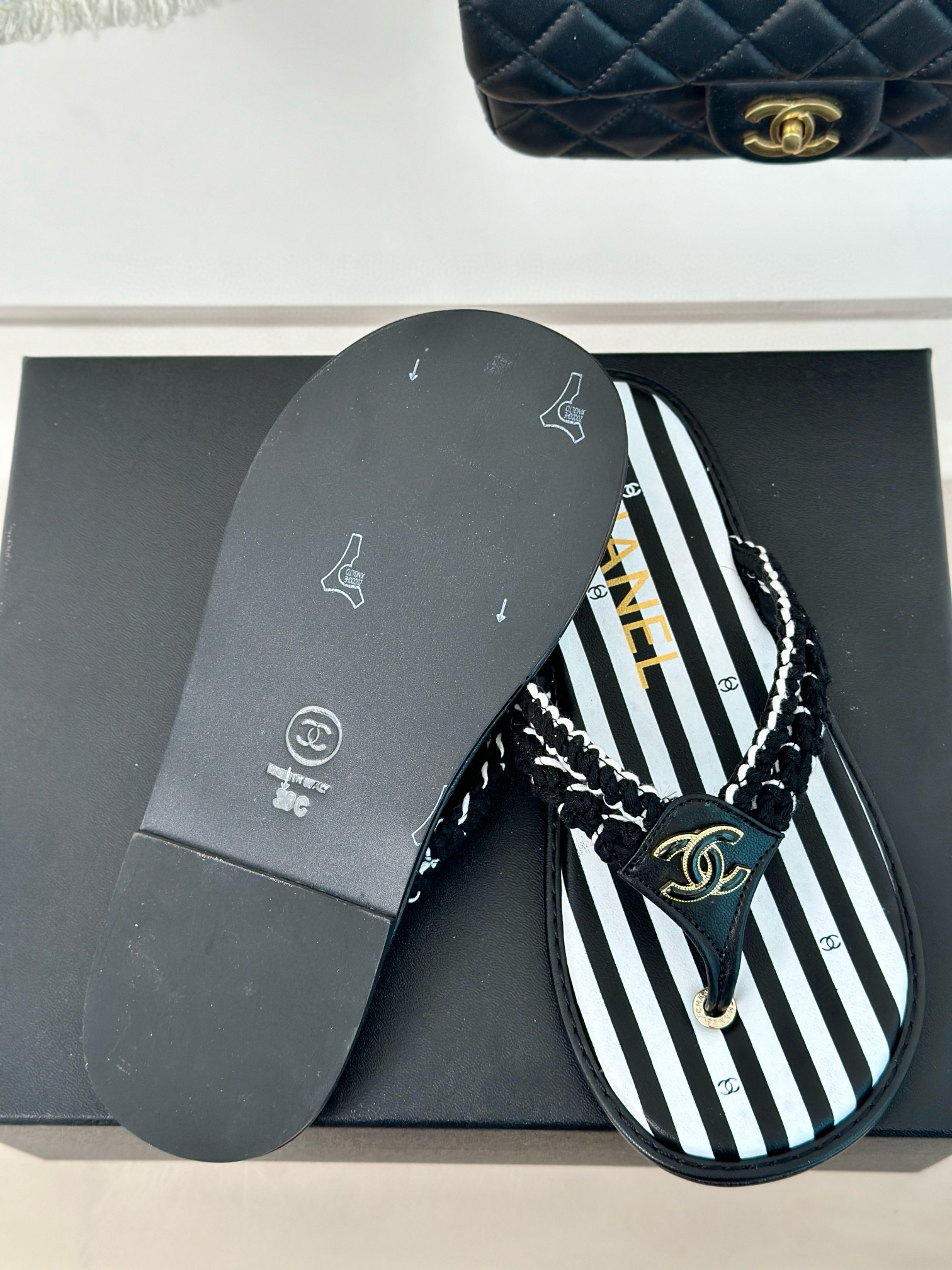 CHANEL Striped flip-flops